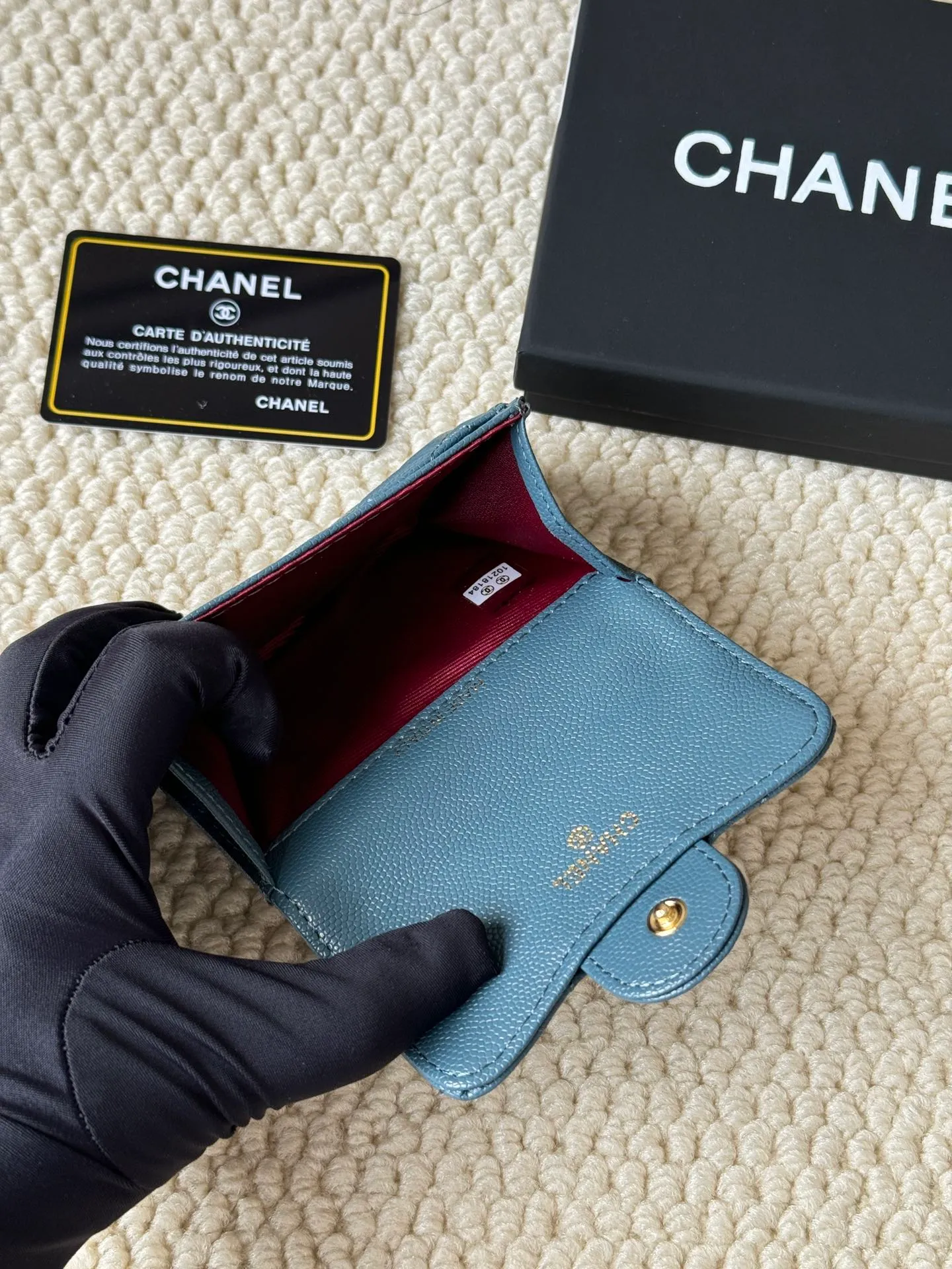 💰120 Style number: AP458 chanel's most classic card holder, coin purse, Chanel classic flap card holder. Caviar cowhide, card holder and coin purse in one, with slip pocket on the back. Size: 7.5 × 11.3 × 2.1 cm