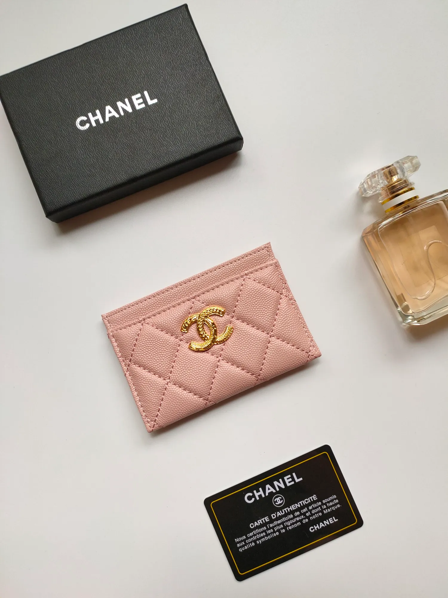 💰110💰Model 3188 CHANEL 22k embossed lgo large double C hardware, official website latest in 2023🆕card holder, caviar medium ball grain cowhide, anti-scratch, super glossy, 3 card slots each put a card, you can also put a card + a few coins in the middle