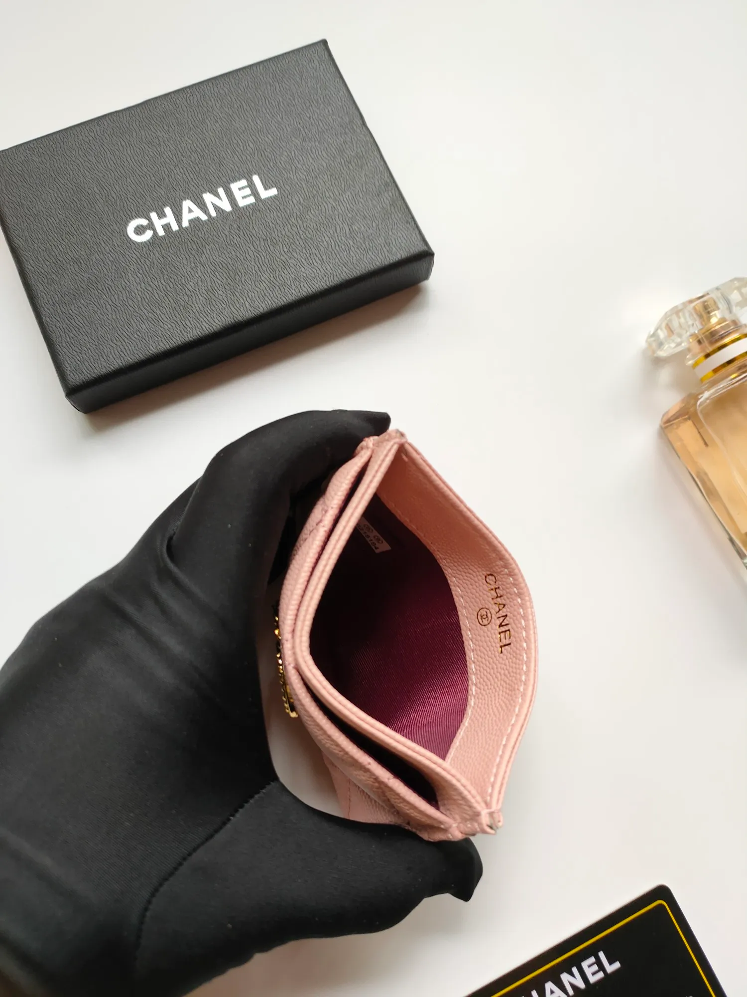 💰110💰Model 3188 CHANEL 22k embossed lgo large double C hardware, official website latest in 2023🆕card holder, caviar medium ball grain cowhide, anti-scratch, super glossy, 3 card slots each put a card, you can also put a card + a few coins in the middle
