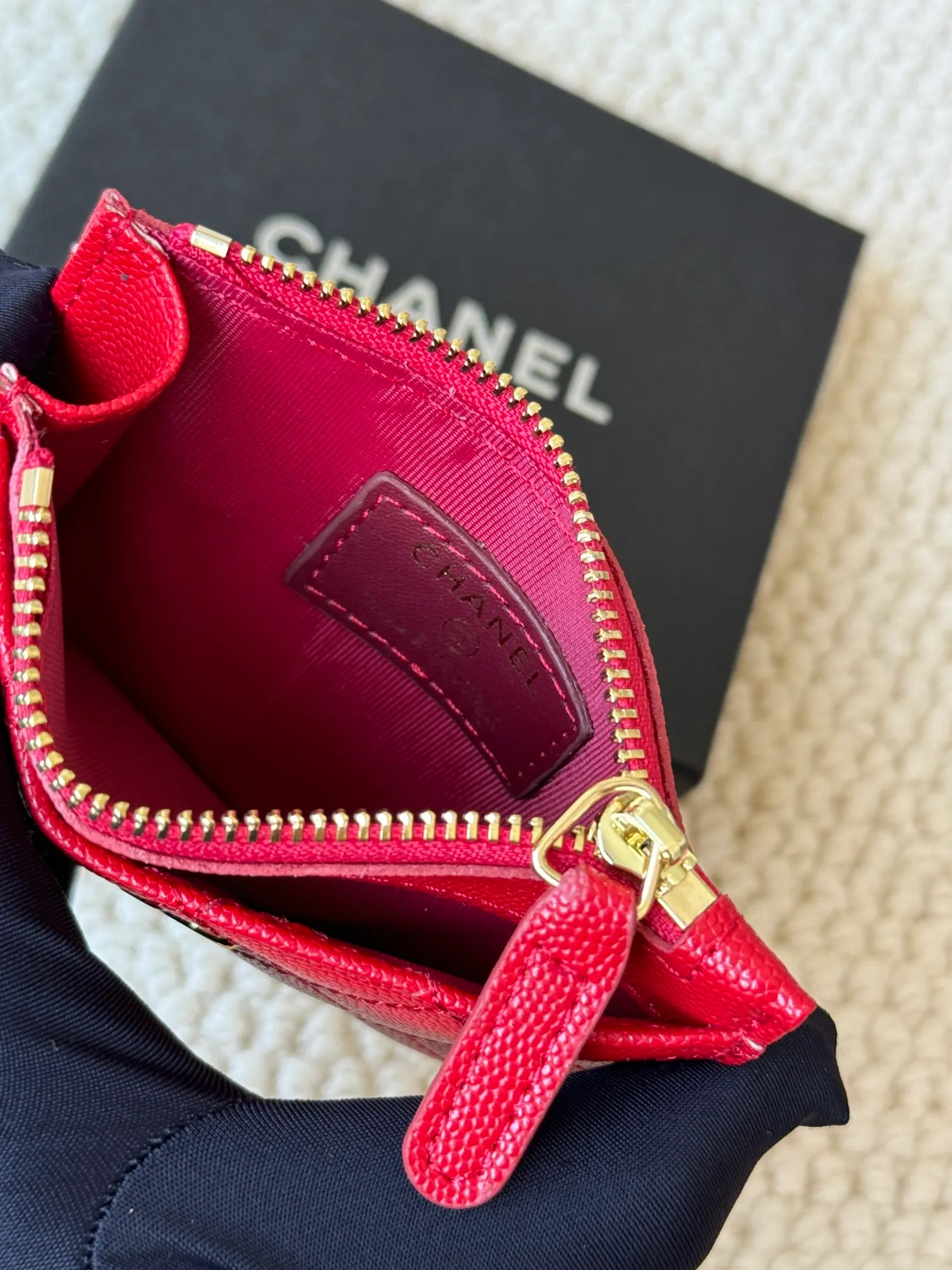 💰120 Chanel single-pull card holder can hold four cards and change, can be held in hand, can be put in the bag, easy to store, small and cute mini card holder, made of cowhide, model number A84105, size: 9x11.5cm​