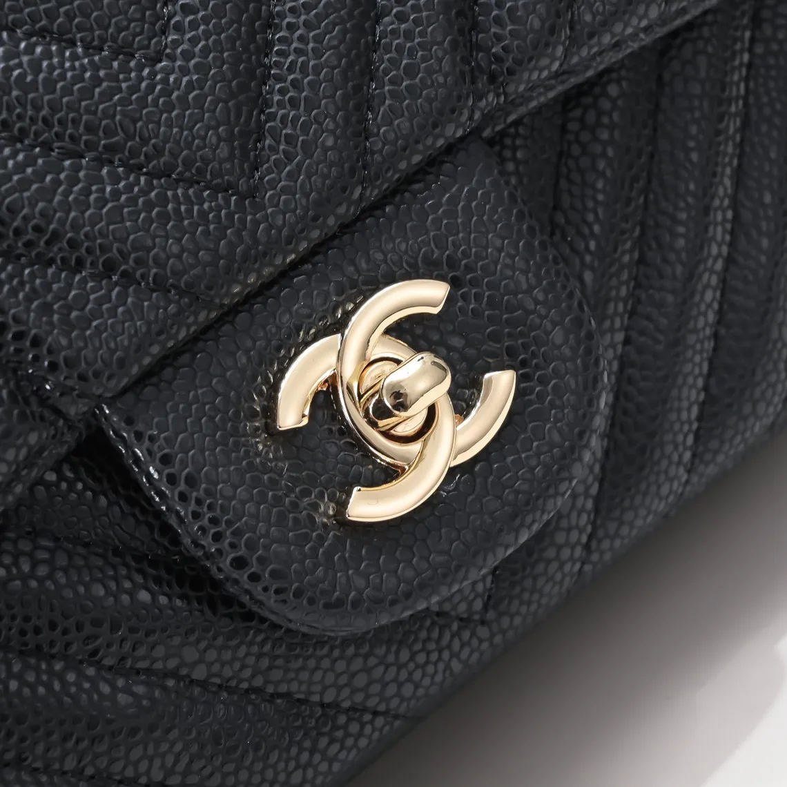💰320￥Chanel mini small shoulder crossbody bag ✨Caviar cowhide, small and charming appearance design is similar to the CF style [hug] paired with a long Chanel chain shoulder strap, making little girls elegant and charming when going out [shy] full rhombus, straight lines, model number: 1116V caviar size: 20*12*7cm
