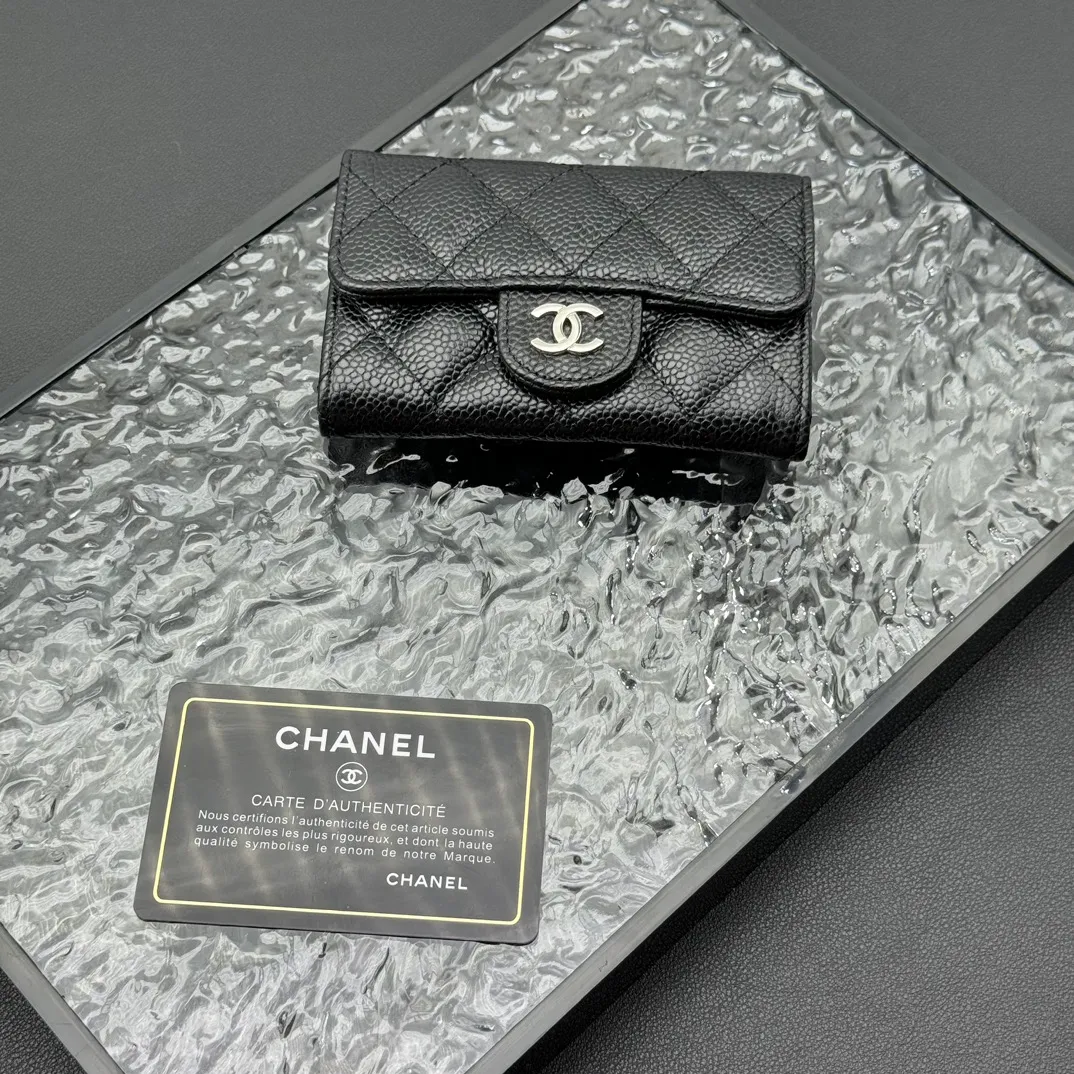 💰130 💎Top quality 💖 𝑪𝑯𝑨𝑵𝑬𝑳 Caviar black/silver gold 💌 First layer cowhide Chanel wallet 👛 CHANEL Classic Series Many new CF card holders have arrived! This card holder has an extra card pocket at the back than the previous classic card holder❤️You can store cards and coins separately😊A very practical coin purse❤️Model number: AP458 Size: 11*8.5*3