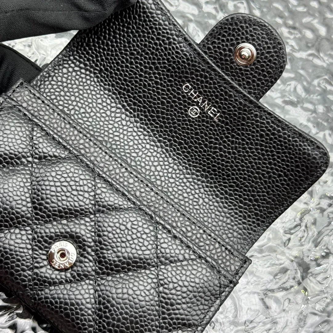 💰130 💎Top quality 💖 𝑪𝑯𝑨𝑵𝑬𝑳 Caviar black/silver gold 💌 First layer cowhide Chanel wallet 👛 CHANEL Classic Series Many new CF card holders have arrived! This card holder has an extra card pocket at the back than the previous classic card holder❤️You can store cards and coins separately😊A very practical coin purse❤️Model number: AP458 Size: 11*8.5*3