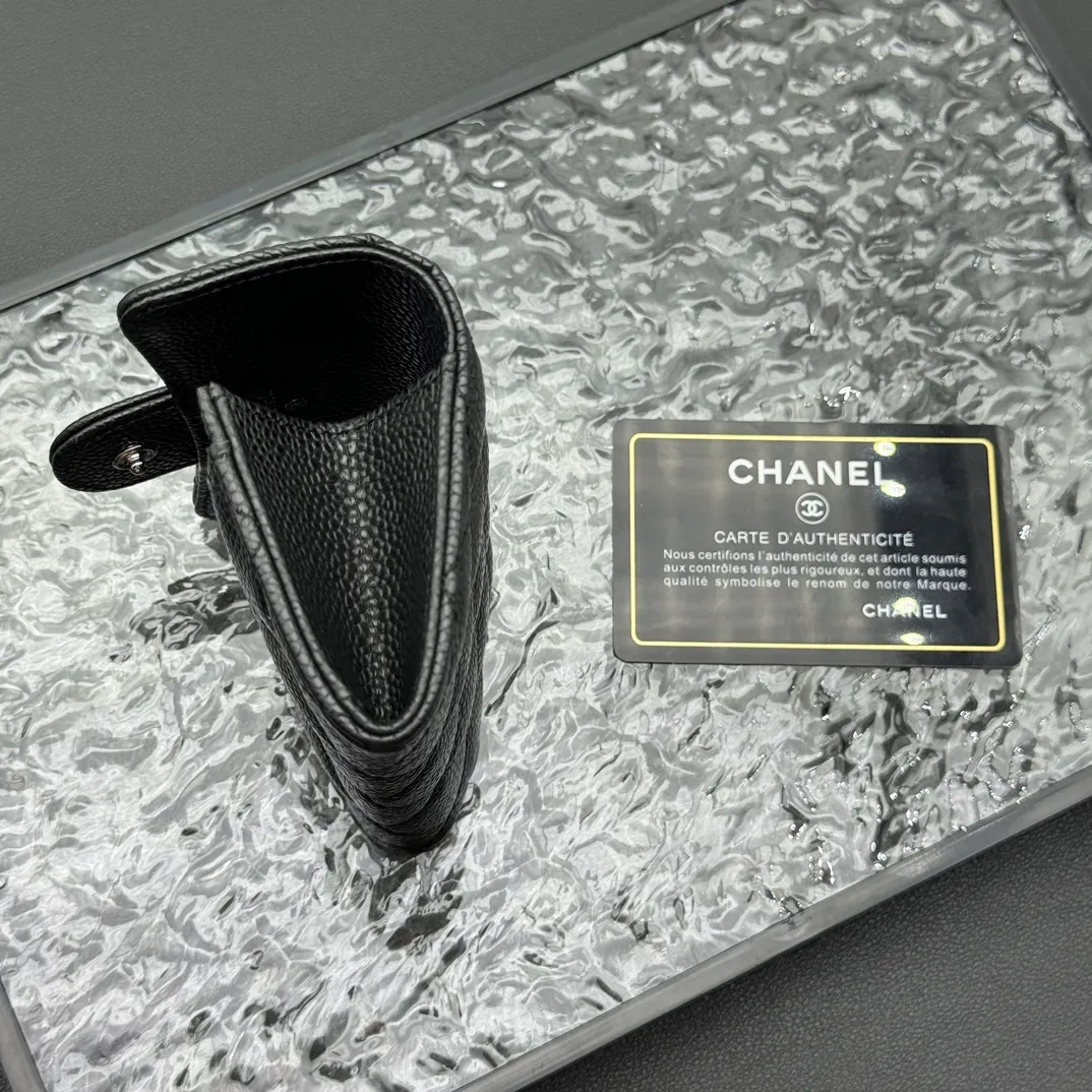 💰130 💎Top quality 💖 𝑪𝑯𝑨𝑵𝑬𝑳 Caviar black/silver gold 💌 First layer cowhide Chanel wallet 👛 CHANEL Classic Series Many new CF card holders have arrived! This card holder has an extra card pocket at the back than the previous classic card holder❤️You can store cards and coins separately😊A very practical coin purse❤️Model number: AP458 Size: 11*8.5*3