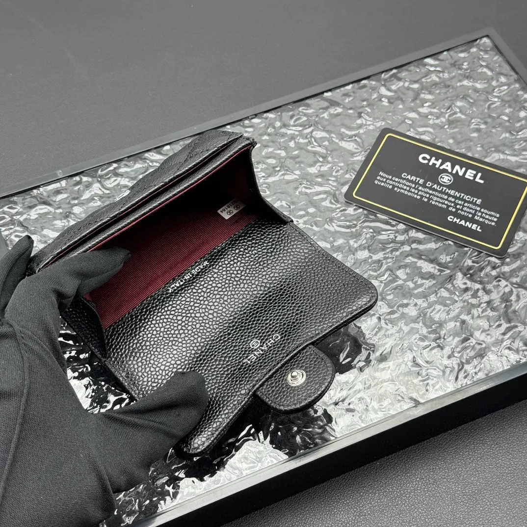 💰130 💎Top quality 💖 𝑪𝑯𝑨𝑵𝑬𝑳 Caviar black/silver gold 💌 First layer cowhide Chanel wallet 👛 CHANEL Classic Series Many new CF card holders have arrived! This card holder has an extra card pocket at the back than the previous classic card holder❤️You can store cards and coins separately😊A very practical coin purse❤️Model number: AP458 Size: 11*8.5*3