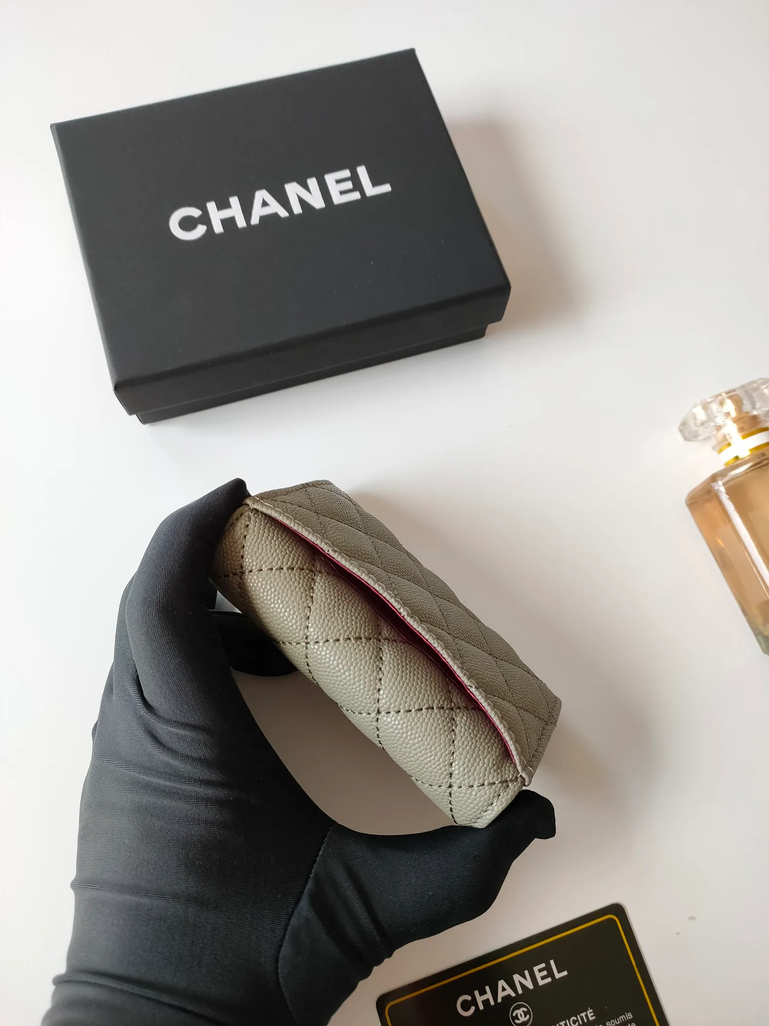 ￥130CHANEL Chanel classic flap card holder. Imported sheepskin and caviar cowhide, card holder and coin purse in one, with slip pocket on the back, model number: AP448, size: 7.5 × 11.3 × 2.1 cm