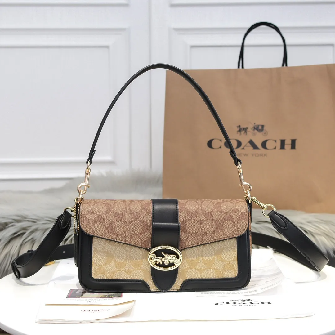 Coach's new all-match Georgie series Dionysian bag 5509 is a two-color presbyopia. The snake pattern details on the side are very special. The whole looks very high-end and unique. The bag shape is three-dimensional and beautiful. It is very versatile and not picky! Size: 26CM long X 15CM high X 7CM wide