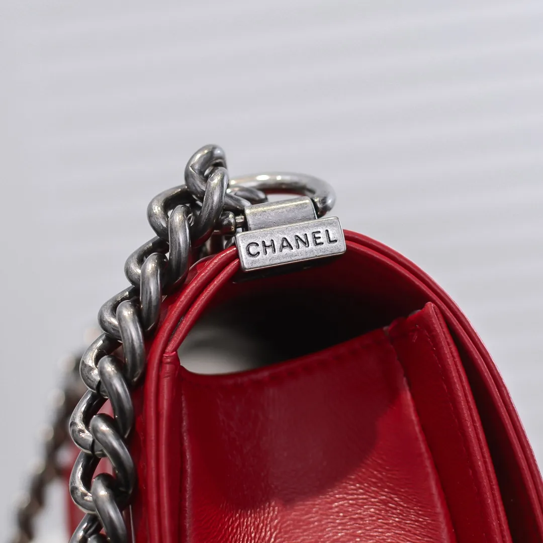 💰400￥ (Full sheepskin with original hardware) [Smile] Chanel Chanel 👑 Lambskin [Lightning] Thickened electroplated hardware accessories 🌈 The workmanship is comparable to the original order 💪 The bottom can be pinched and rebounded without trace, absolutely spot-on and real-life, fashionable and durable 💪💪 High-end quality, no pressure in and out of the drill cabinet 💏, size 20*12*7cm, style number 67085