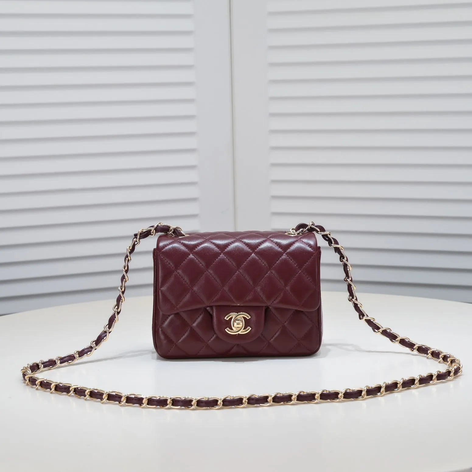 💰310￥Maroon Chanel🔺🚴🏼💸Choose high-quality sheepskin🌺Original split version to create one to one 💯The hand feel is first-class, 🌲The design inspired by the camera shape fully embodies perfection! [Qiang] [Qiang] Integrates art and practicality, [Ladybug] Gorgeous and low-key plump 💯📨📨Classic is irresistible, ♒ You have to receive it to understand ✈✈🍭🍭Insist on high quality and low price🐟🐟, model number: 1115, size: 17.5*13*5 cm