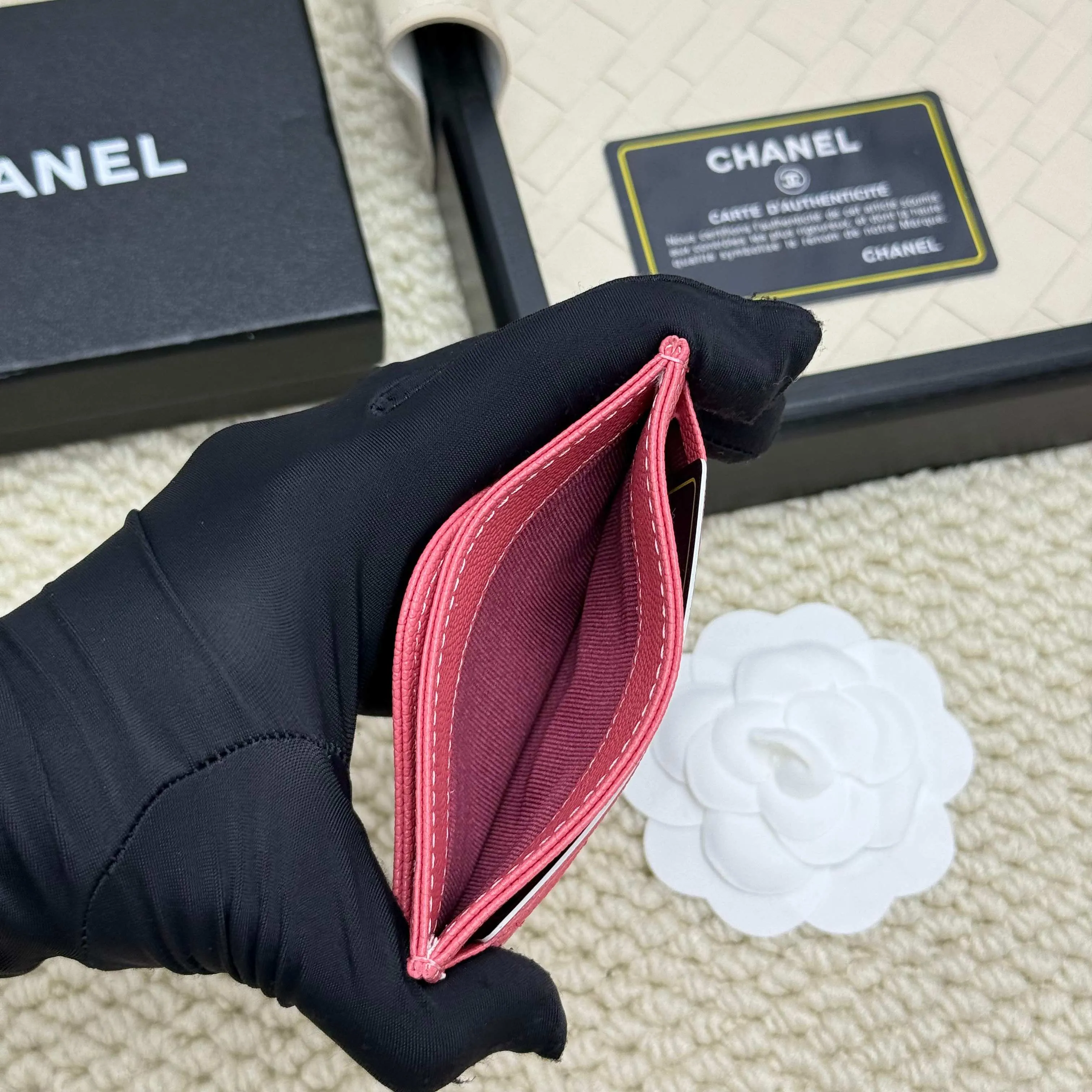 💰110 Chanel's new model, model: AP7776 31 card holder, sheepskin ball pattern. This new 31 card holder comes in several cute pink colors and can hold 6 or 7 cards no problem❣️ Size: 8*11