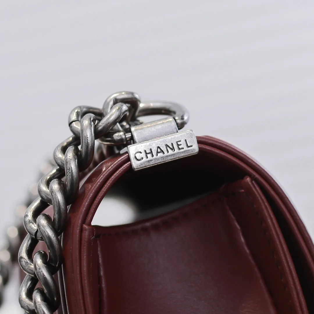 💰400￥ (Full sheepskin with original hardware) [Smile] Chanel Chanel 👑 Lambskin [Lightning] Thickened electroplated hardware accessories 🌈 The workmanship is comparable to the original order 💪 The bottom can be pinched and rebounded without trace, absolutely spot-on and real-life, fashionable and durable 💪💪 High-end quality, no pressure in and out of the drill cabinet 💏, size 20*12*7cm, style number 67085