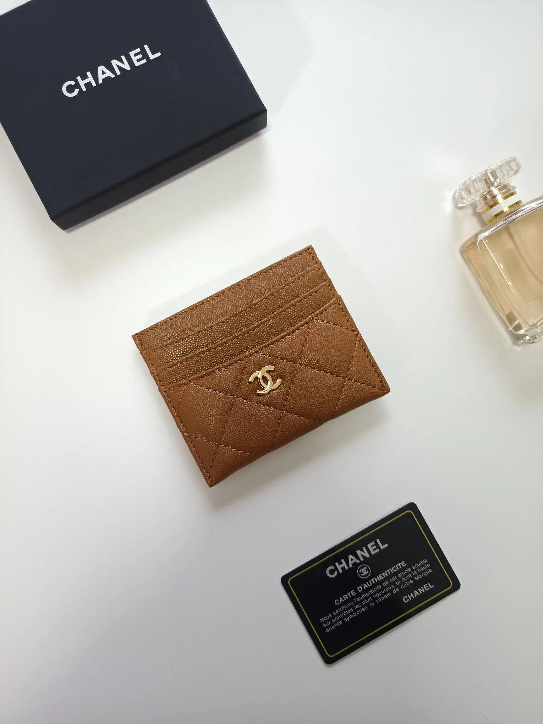 💰100💰 chanel 2025 new product card holder lambskin, seven card slots, can hold change, imported Italian lambskin + hardware logo, so beautiful, love it. The color is as shown in the picture, easy and fast storage, mini card holder No.: AP8964 Size: w11×h10cm