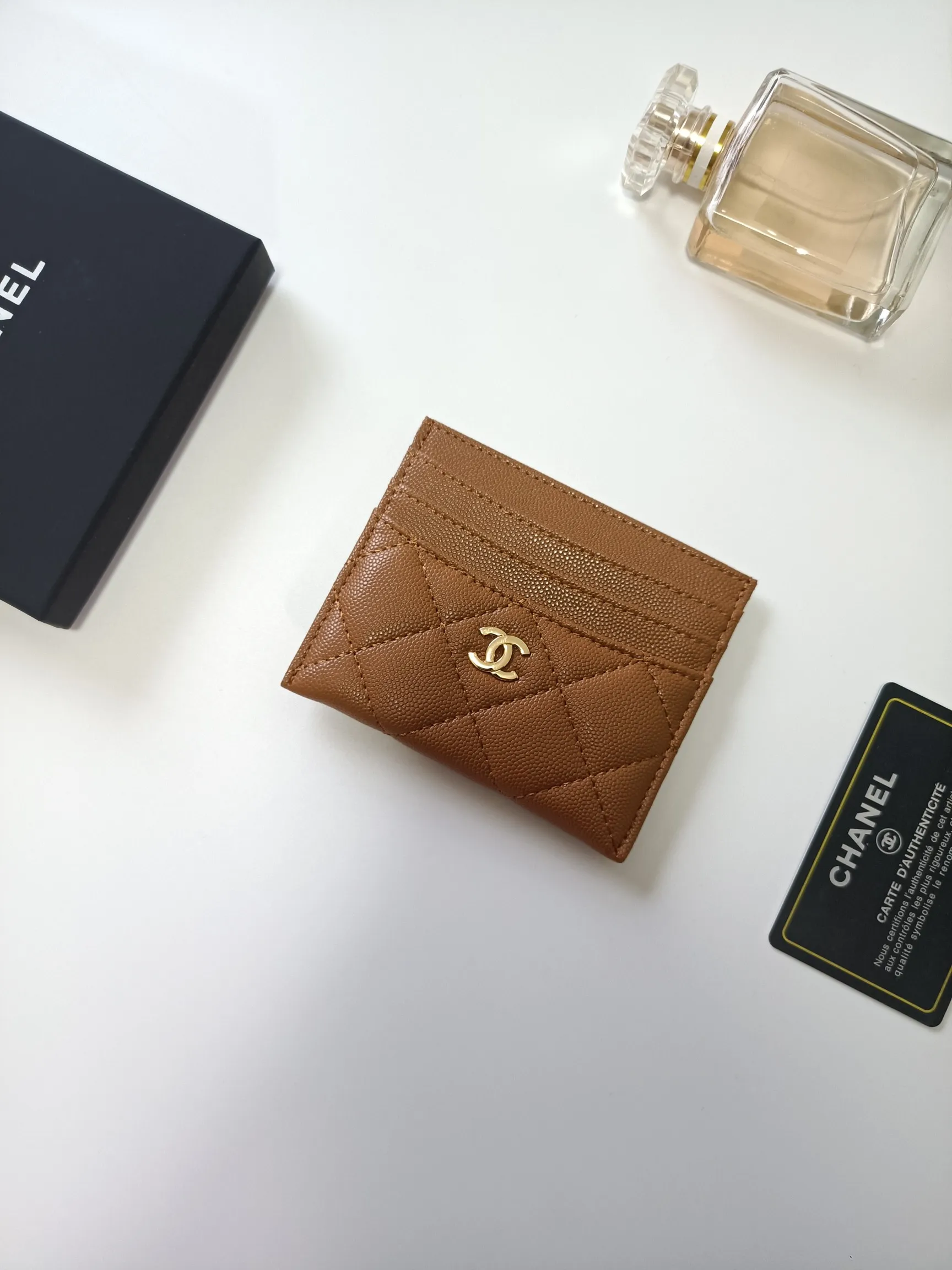 💰100💰 chanel 2025 new product card holder lambskin, seven card slots, can hold change, imported Italian lambskin + hardware logo, so beautiful, love it. The color is as shown in the picture, easy and fast storage, mini card holder No.: AP8964 Size: w11×h10cm