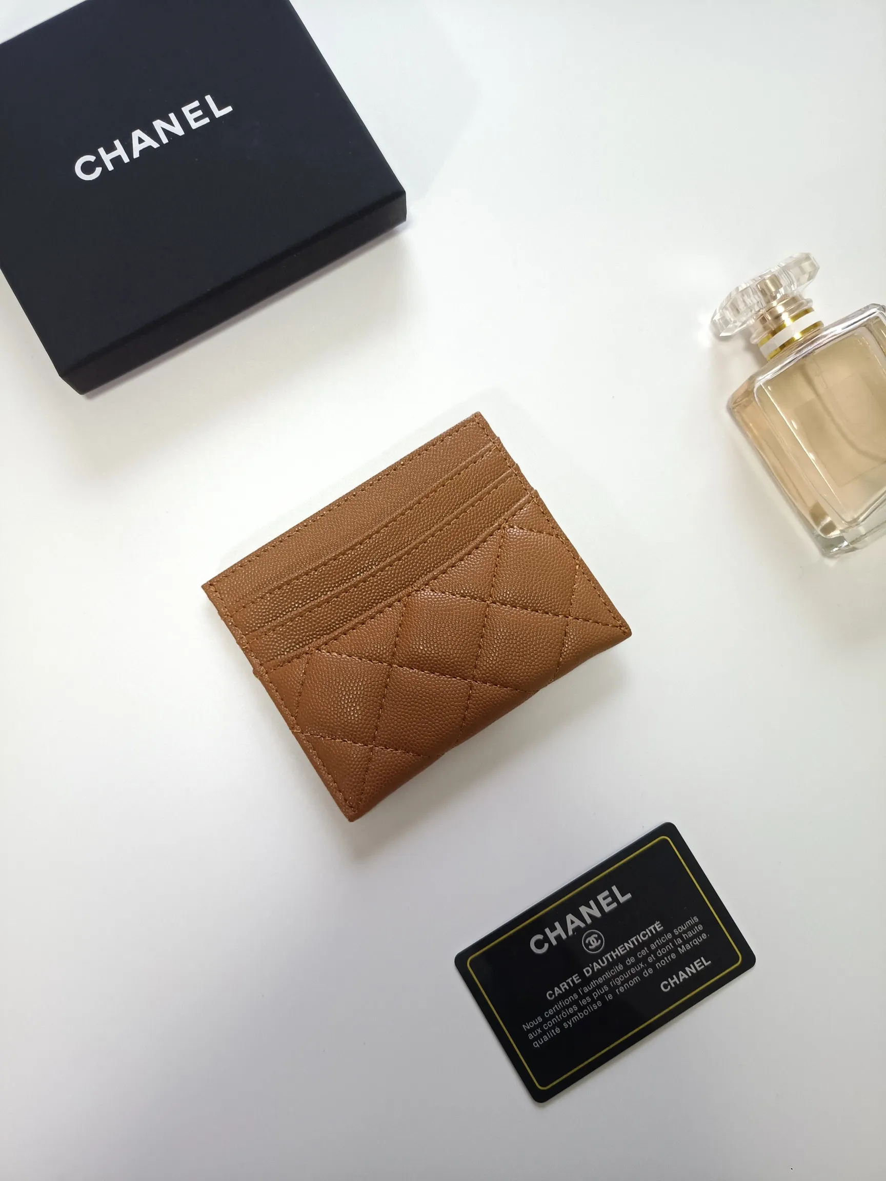 💰100💰 chanel 2025 new product card holder lambskin, seven card slots, can hold change, imported Italian lambskin + hardware logo, so beautiful, love it. The color is as shown in the picture, easy and fast storage, mini card holder No.: AP8964 Size: w11×h10cm