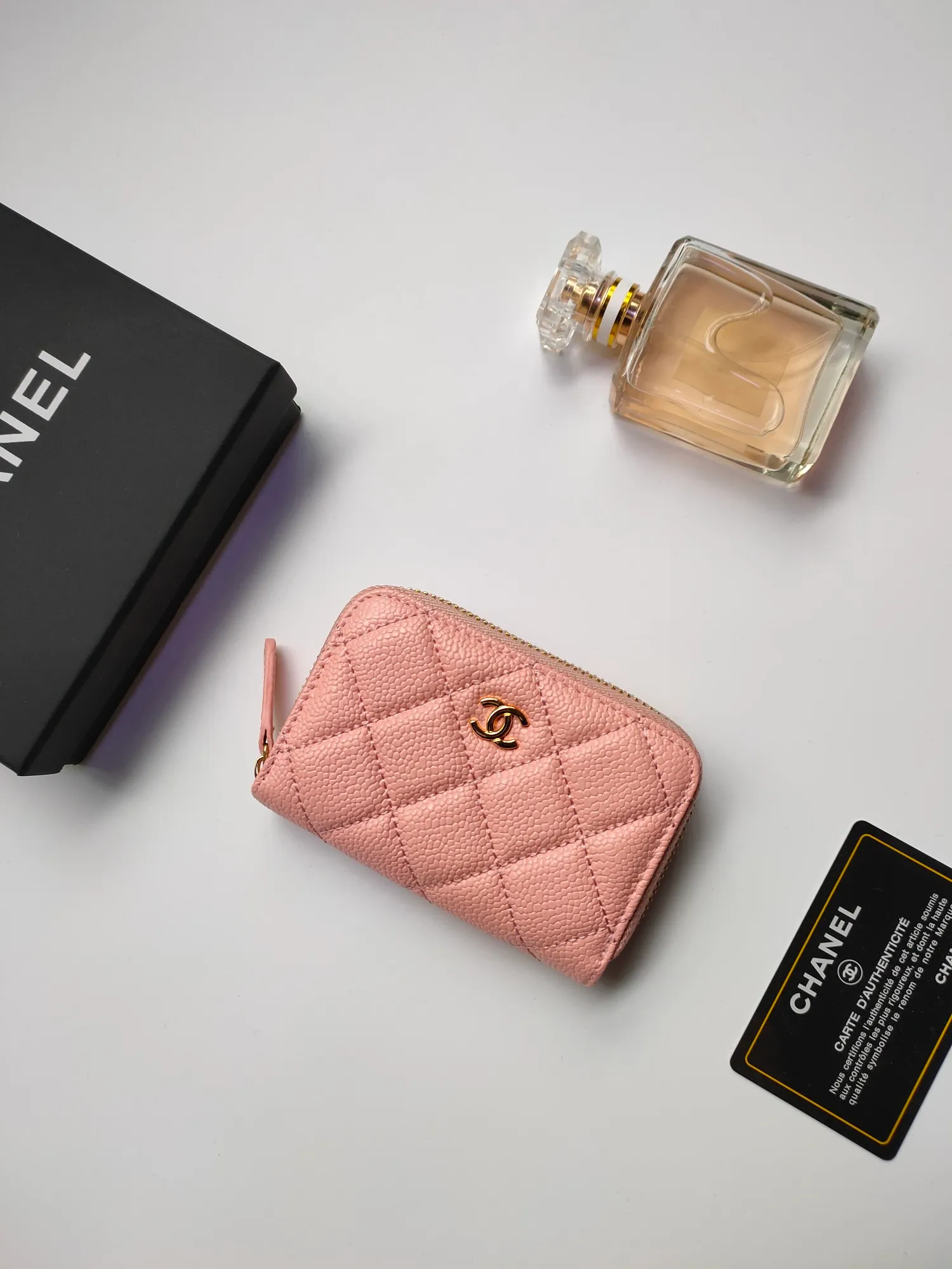 ￥110 Chanel card holder❤Coin purse️❤️Full leather inside and outside. Counter style. Impeccable workmanship details. Adhere to high quality. Style number: AP452 Size: 10x9cm
