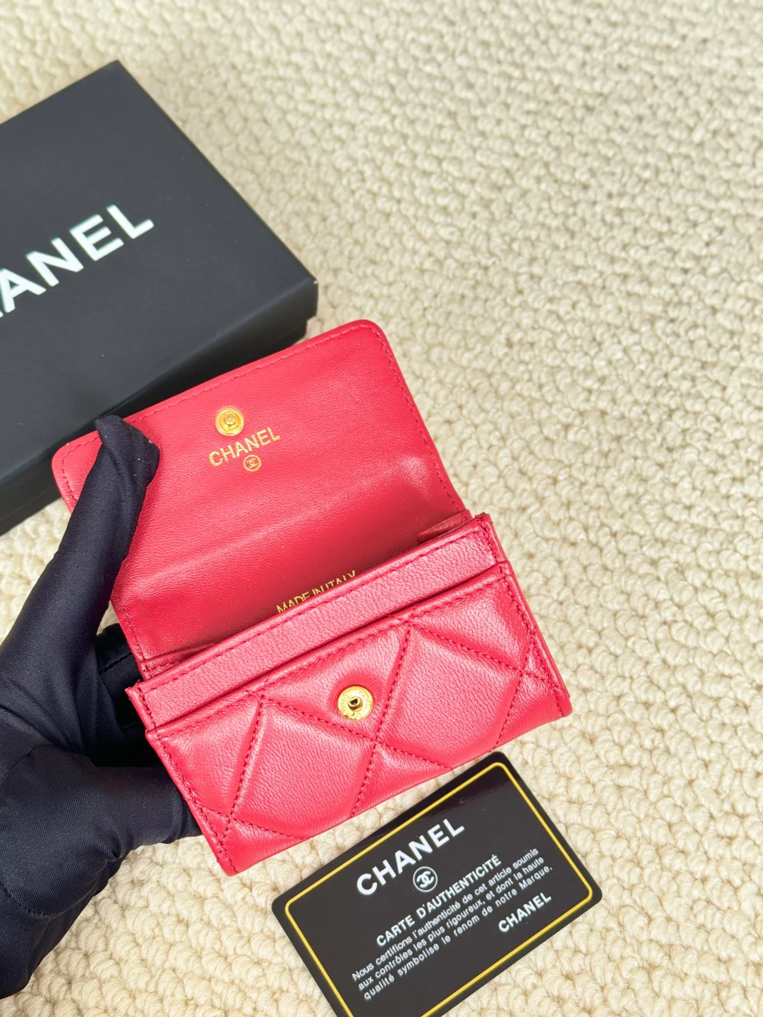 💰130 model number AP3610 CHANEL new flap coin purse. This year’s latest logo is paired with rhombus, lambskin and retro hardware... This card holder has a large capacity. It can hold about 1,000 yuan at a 20% discount of 100 yuan, and it can also hold 2.3 cards, which is very practical! Size 11*8.5*3cm