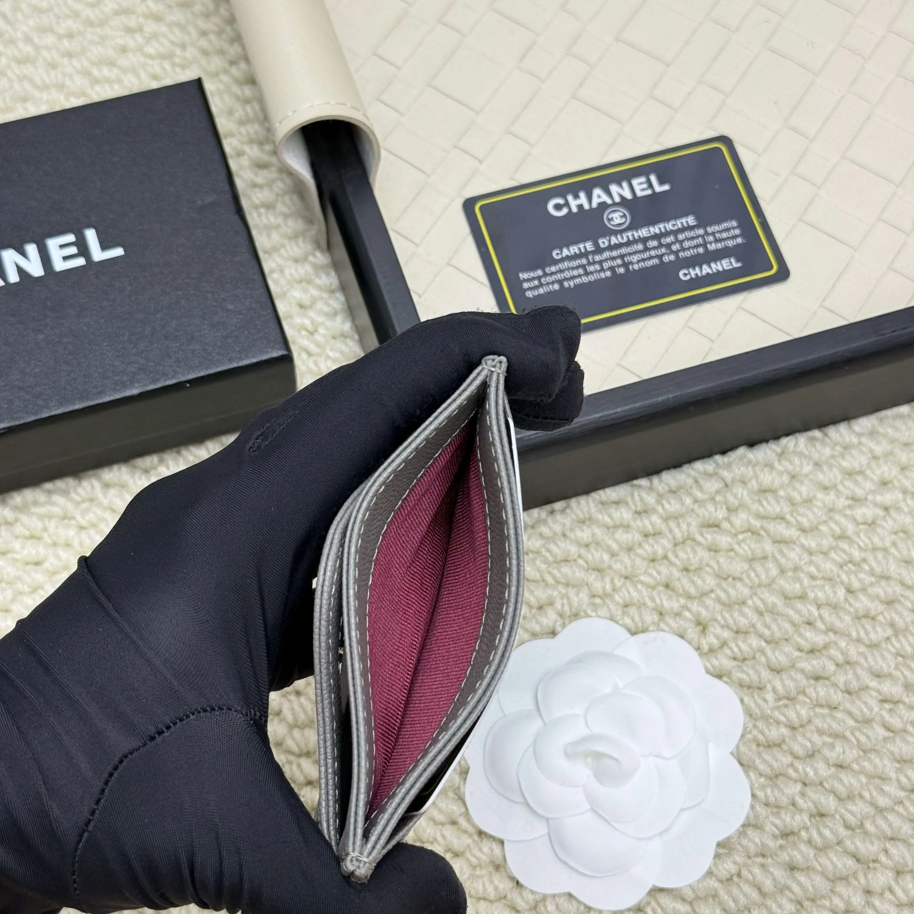 💰110 Chanel's new model, model: AP7776 31 card holder, sheepskin ball pattern. This new 31 card holder comes in several cute pink colors and can hold 6 or 7 cards no problem❣️ Size: 8*11