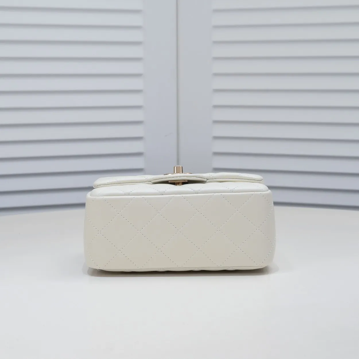 💰310￥ Off-white Chanel🔺🚴🏼💸Choose high-quality sheepskin🌺Original split version to create one to one 💯The hand feel is first-class, 🌲The camera-shaped inspired design fully embodies perfection! [Qiang] [Qiang] Integrates art and practicality, [Ladybug] Gorgeous and low-key plump 💯📨📨Classic is irresistible, ♒ You have to receive it to understand ✈✈🍭🍭Insist on high quality and low price🐟🐟, model number: 1115, size: 17.5*13*5 cm