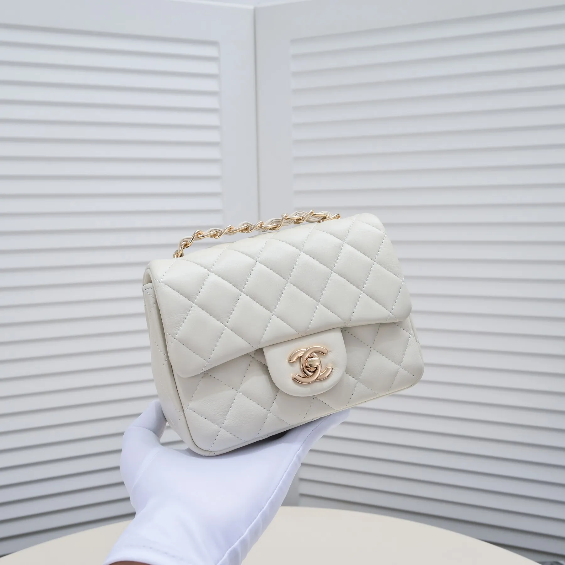 💰310￥ Off-white Chanel🔺🚴🏼💸Choose high-quality sheepskin🌺Original split version to create one to one 💯The hand feel is first-class, 🌲The camera-shaped inspired design fully embodies perfection! [Qiang] [Qiang] Integrates art and practicality, [Ladybug] Gorgeous and low-key plump 💯📨📨Classic is irresistible, ♒ You have to receive it to understand ✈✈🍭🍭Insist on high quality and low price🐟🐟, model number: 1115, size: 17.5*13*5 cm