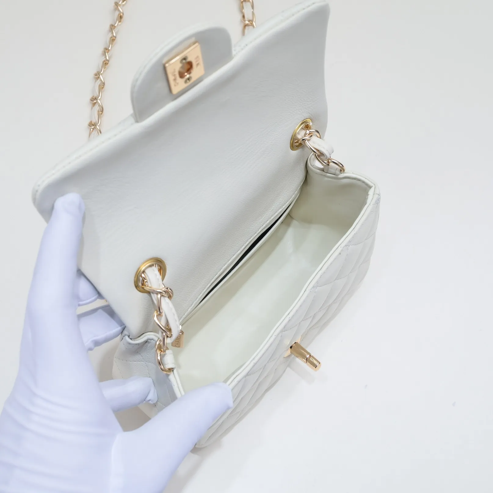 💰310￥ Off-white Chanel🔺🚴🏼💸Choose high-quality sheepskin🌺Original split version to create one to one 💯The hand feel is first-class, 🌲The camera-shaped inspired design fully embodies perfection! [Qiang] [Qiang] Integrates art and practicality, [Ladybug] Gorgeous and low-key plump 💯📨📨Classic is irresistible, ♒ You have to receive it to understand ✈✈🍭🍭Insist on high quality and low price🐟🐟, model number: 1115, size: 17.5*13*5 cm