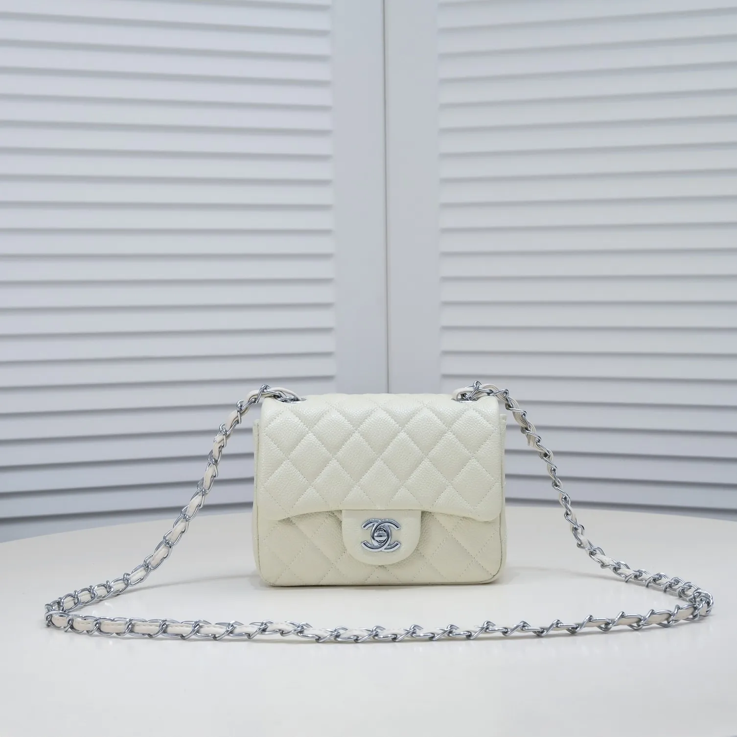 💰310￥ Off-white Chanel🔺🚴🏼💸Choose high-quality sheepskin🌺Original split version to create one to one 💯The hand feel is first-class, 🌲The camera-shaped inspired design fully embodies perfection! [Qiang] [Qiang] Integrates art and practicality, [Ladybug] Gorgeous and low-key plump 💯📨📨Classic is irresistible, ♒ You have to receive it to understand ✈✈🍭🍭Insist on high quality and low price🐟🐟, model number: 1115, size: 17.5*13*5 cm