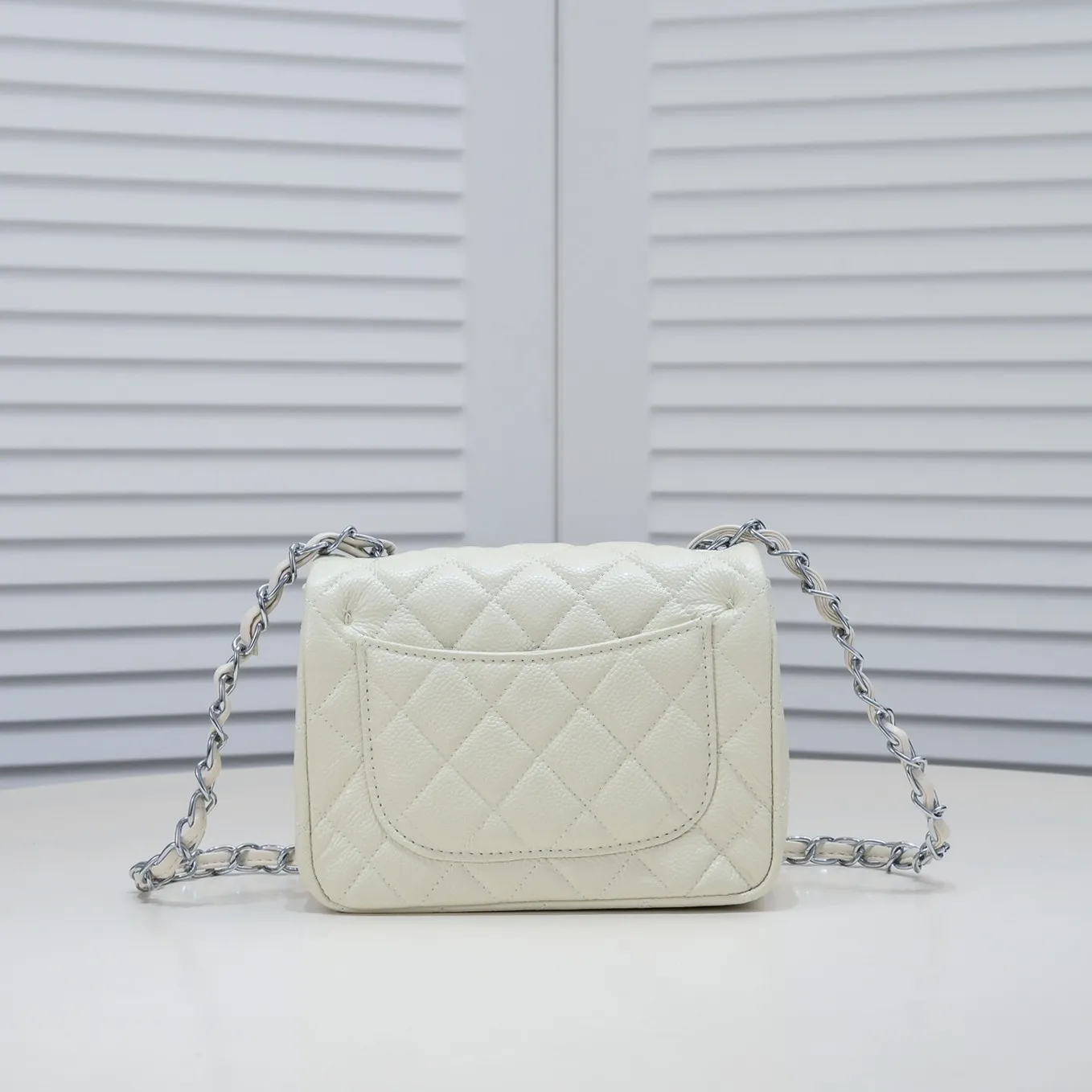 💰310￥ Off-white Chanel🔺🚴🏼💸Choose high-quality sheepskin🌺Original split version to create one to one 💯The hand feel is first-class, 🌲The camera-shaped inspired design fully embodies perfection! [Qiang] [Qiang] Integrates art and practicality, [Ladybug] Gorgeous and low-key plump 💯📨📨Classic is irresistible, ♒ You have to receive it to understand ✈✈🍭🍭Insist on high quality and low price🐟🐟, model number: 1115, size: 17.5*13*5 cm