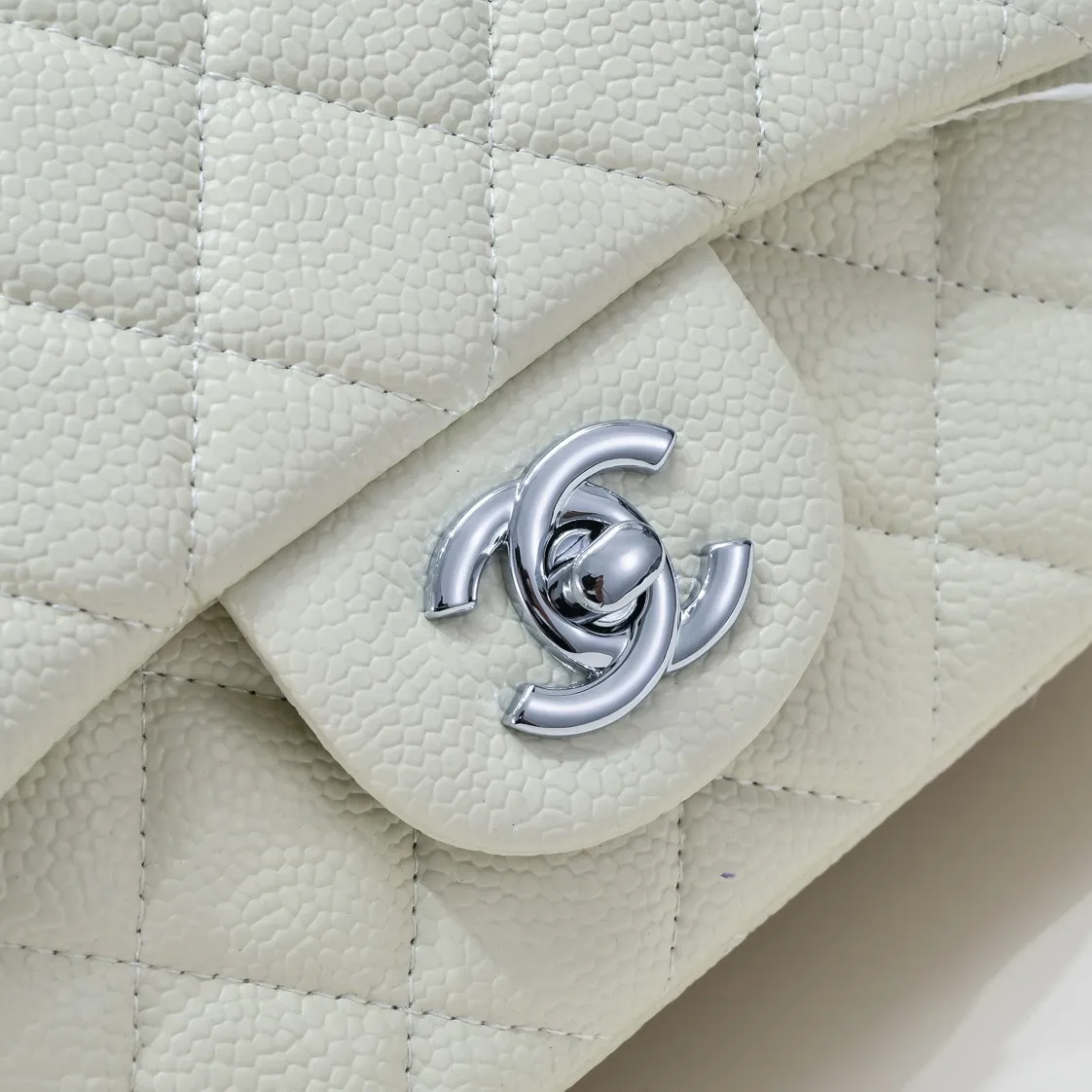 💰310￥ Off-white Chanel🔺🚴🏼💸Choose high-quality sheepskin🌺Original split version to create one to one 💯The hand feel is first-class, 🌲The camera-shaped inspired design fully embodies perfection! [Qiang] [Qiang] Integrates art and practicality, [Ladybug] Gorgeous and low-key plump 💯📨📨Classic is irresistible, ♒ You have to receive it to understand ✈✈🍭🍭Insist on high quality and low price🐟🐟, model number: 1115, size: 17.5*13*5 cm