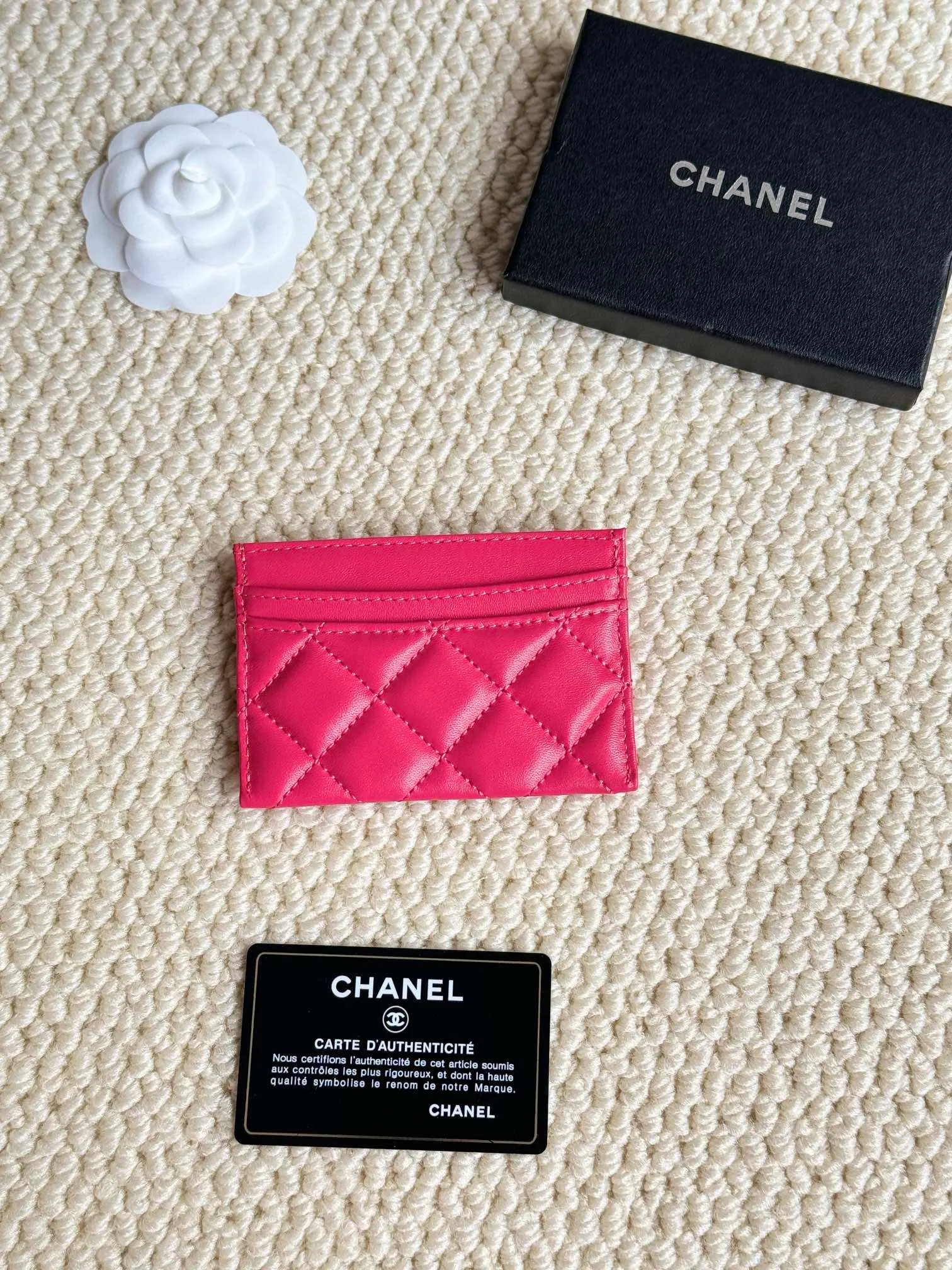 💰100Chanel Chanel counter classic card holder Model number: AP456 Made of sheepskin, a classic and timeless mini card holder. Super cute😍 Size: 7.5×11.2×0.5cm Fine workmanship and high-end quality