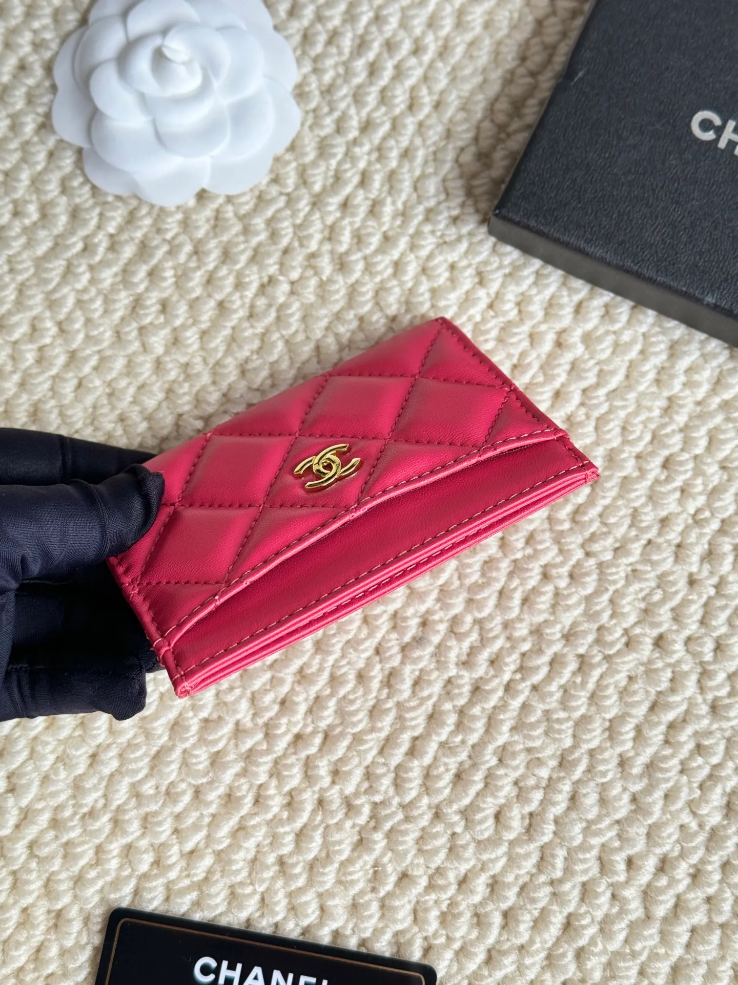 💰100Chanel Chanel counter classic card holder Model number: AP456 Made of sheepskin, a classic and timeless mini card holder. Super cute😍 Size: 7.5×11.2×0.5cm Fine workmanship and high-end quality