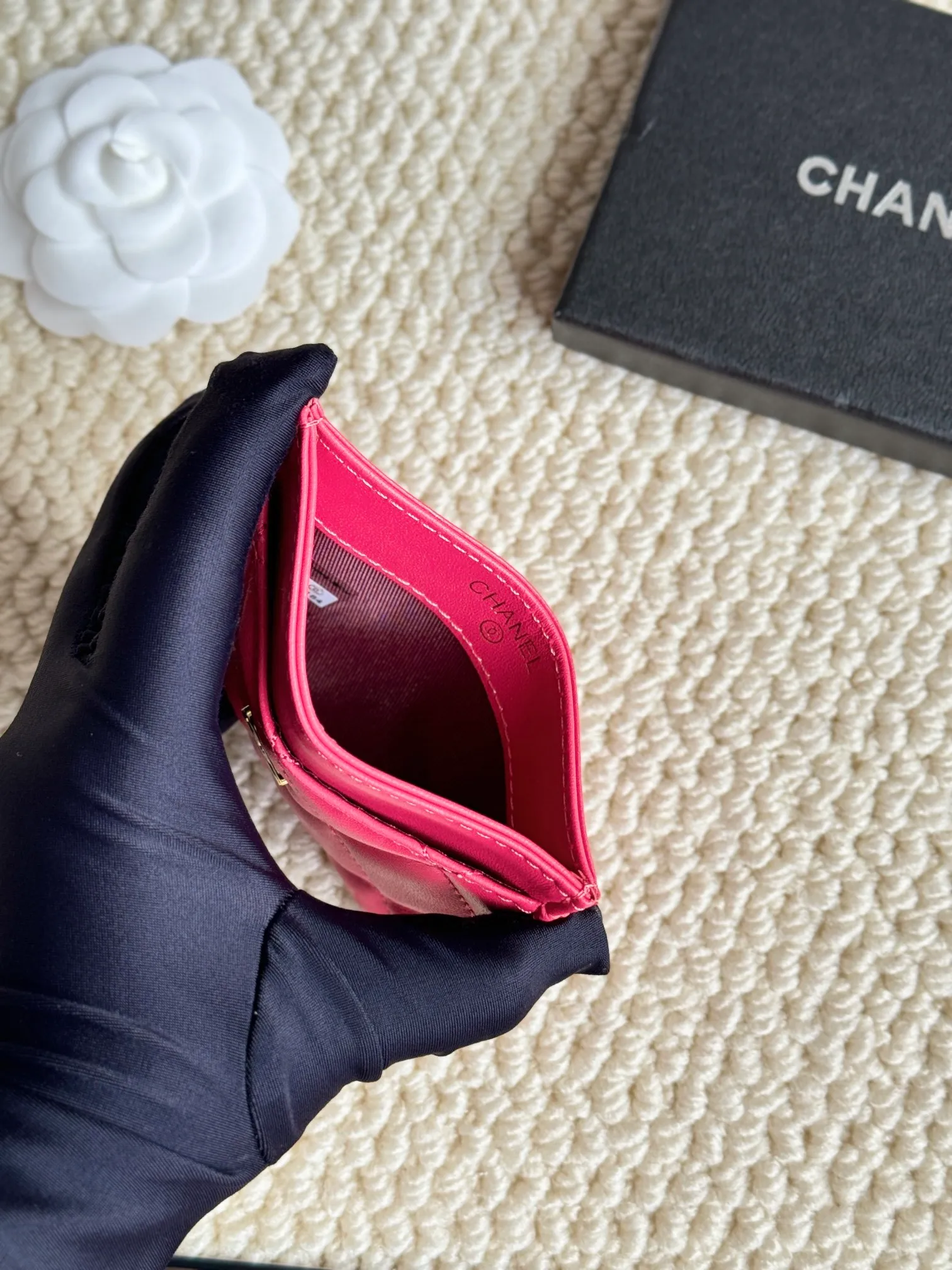 💰100Chanel Chanel counter classic card holder Model number: AP456 Made of sheepskin, a classic and timeless mini card holder. Super cute😍 Size: 7.5×11.2×0.5cm Fine workmanship and high-end quality