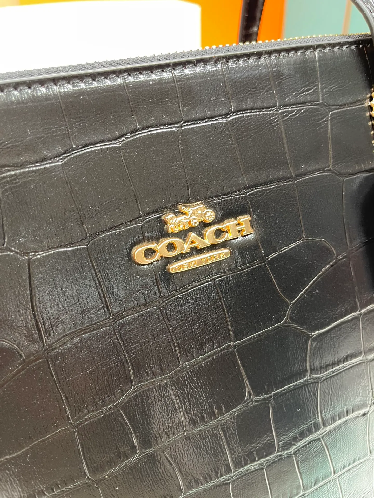 Batch 480💰COACH/Coach new model | Model CL654Nina tote bag is suitable for commuting in the office. It is very versatile and classic. It has a large capacity and can easily accommodate all office needs. Two of the other three compartments have zippers, which facilitates storage of items while ensuring safety. It is a truly practical tote. Size 36/28/8