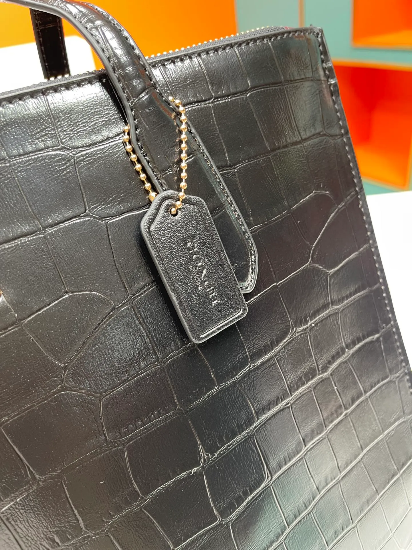 Batch 480💰COACH/Coach new model | Model CL654Nina tote bag is suitable for commuting in the office. It is very versatile and classic. It has a large capacity and can easily accommodate all office needs. Two of the other three compartments have zippers, which facilitates storage of items while ensuring safety. It is a truly practical tote. Size 36/28/8
