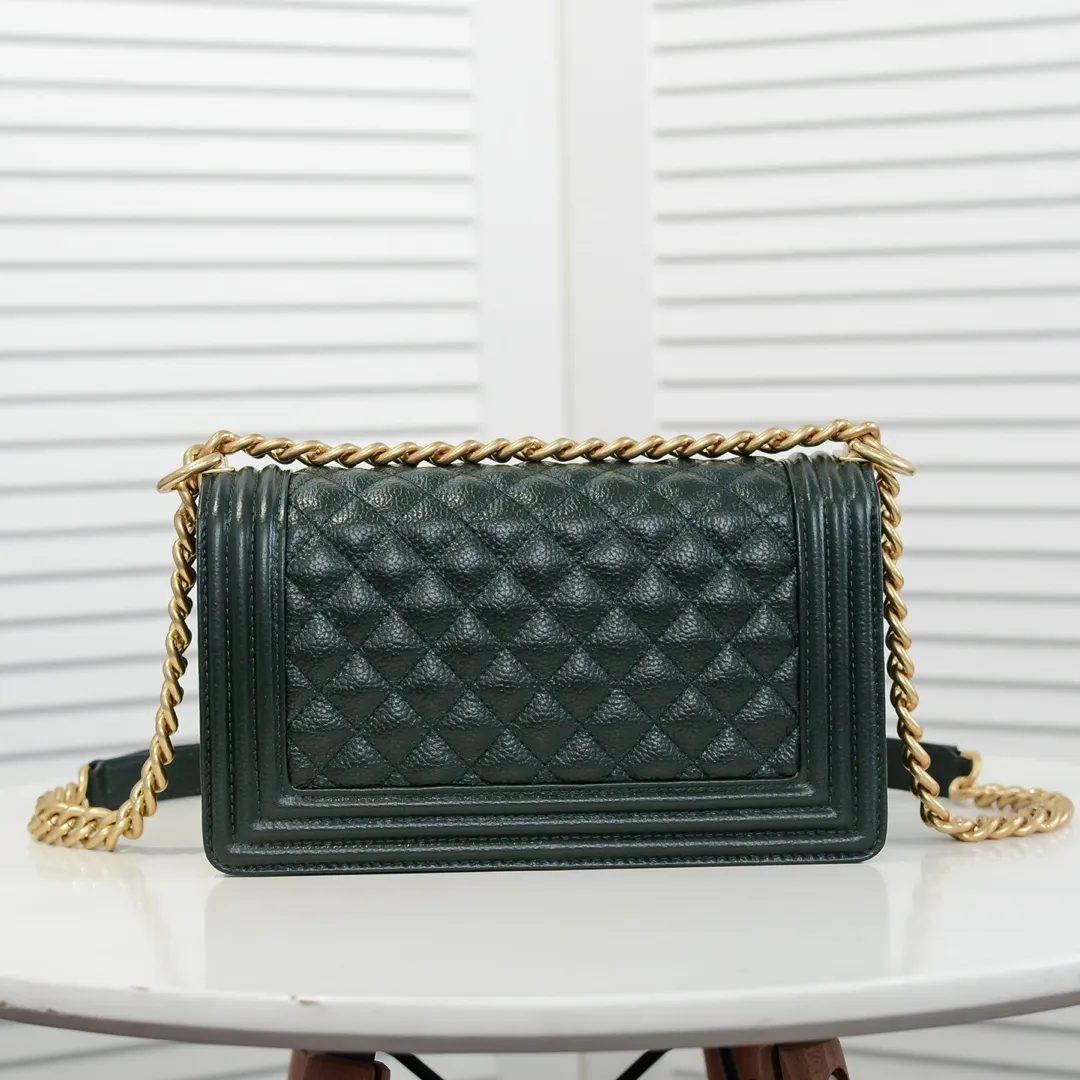 💰460￥ "Full leather inside and out with original hardware" Chanel👑 Using imported first-layer cowhide with lychee pattern [color] [lightning] thickened electroplated hardware accessories🌈The workmanship is comparable to the original order💪The bottom can be pinched and rebounded without trace, absolutely spot-on and real-life, fashionable and durable💪💪High-end quality, no pressure in and out of the drill cabinet💏, size 25*15*8cm Style number: 67086