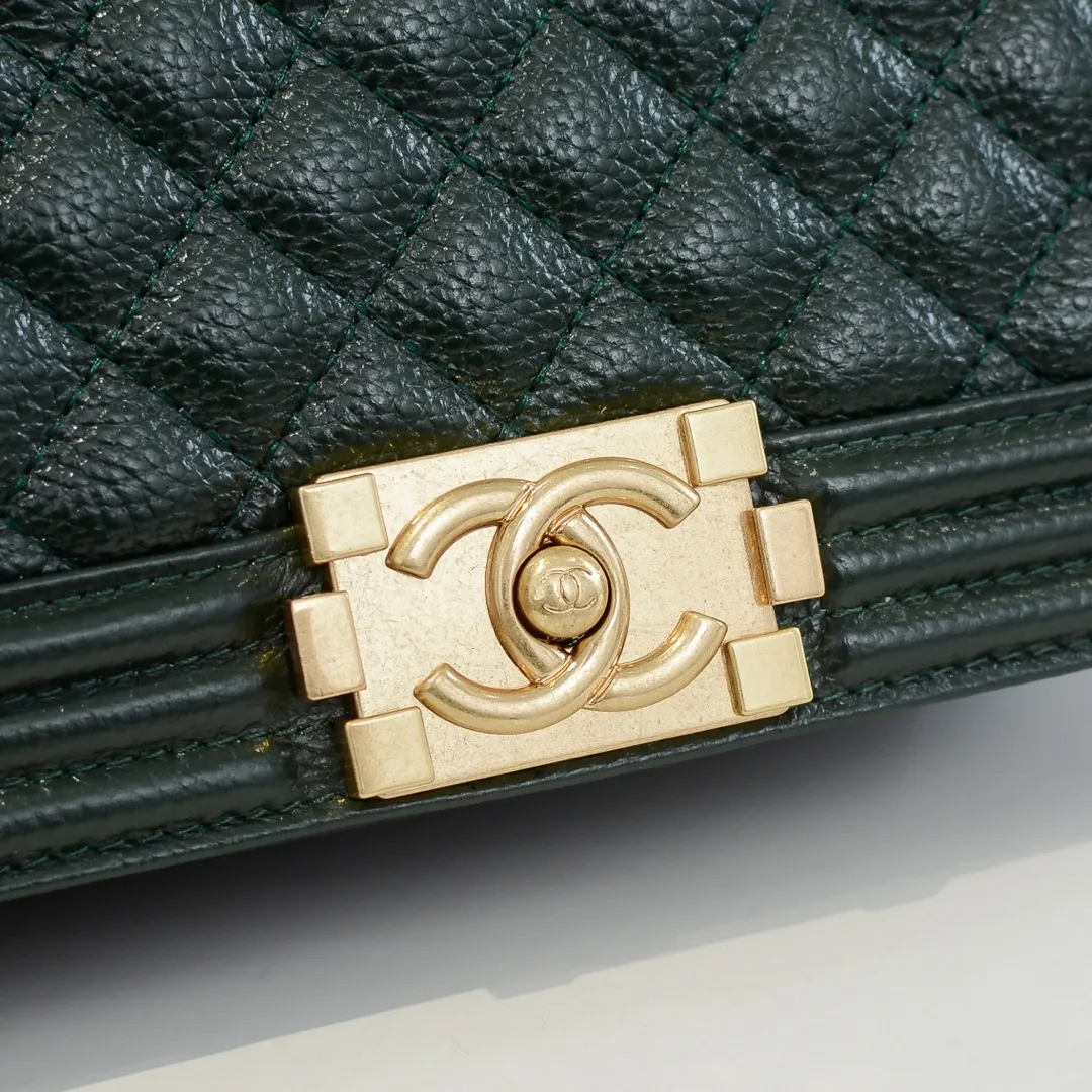 💰460￥ "Full leather inside and out with original hardware" Chanel👑 Using imported first-layer cowhide with lychee pattern [color] [lightning] thickened electroplated hardware accessories🌈The workmanship is comparable to the original order💪The bottom can be pinched and rebounded without trace, absolutely spot-on and real-life, fashionable and durable💪💪High-end quality, no pressure in and out of the drill cabinet💏, size 25*15*8cm Style number: 67086