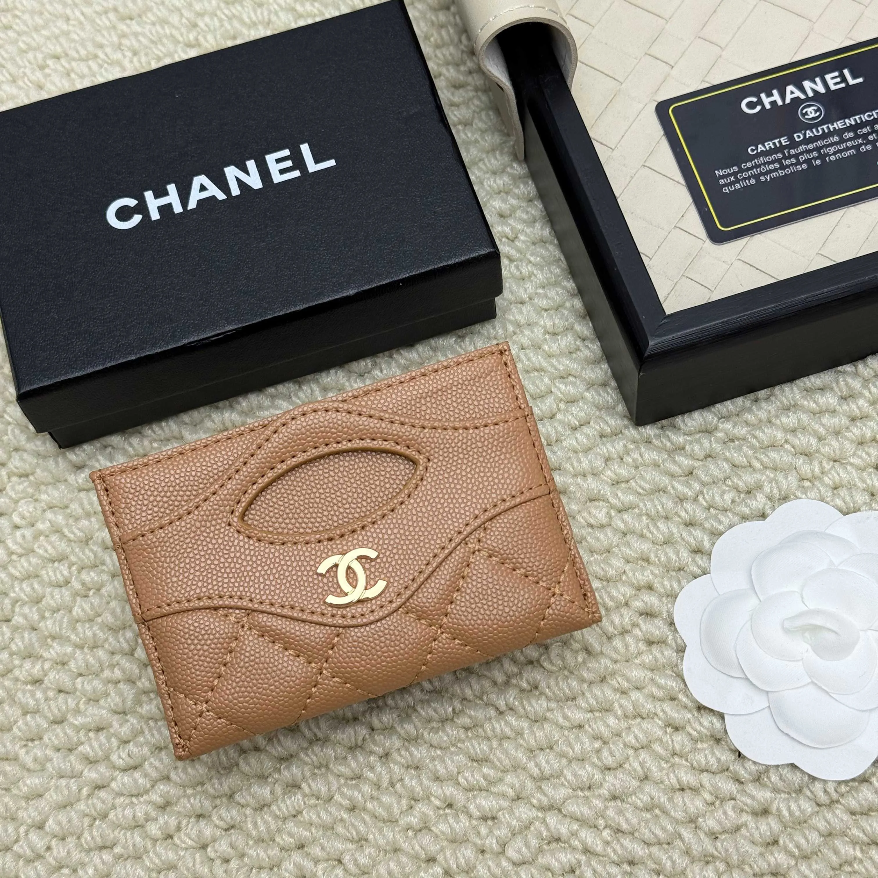 💰110 Chanel's new model, model: AP7776 31 card holder, sheepskin ball pattern. This new 31 card holder comes in several cute pink colors and can hold 6 or 7 cards no problem❣️ Size: 8*11