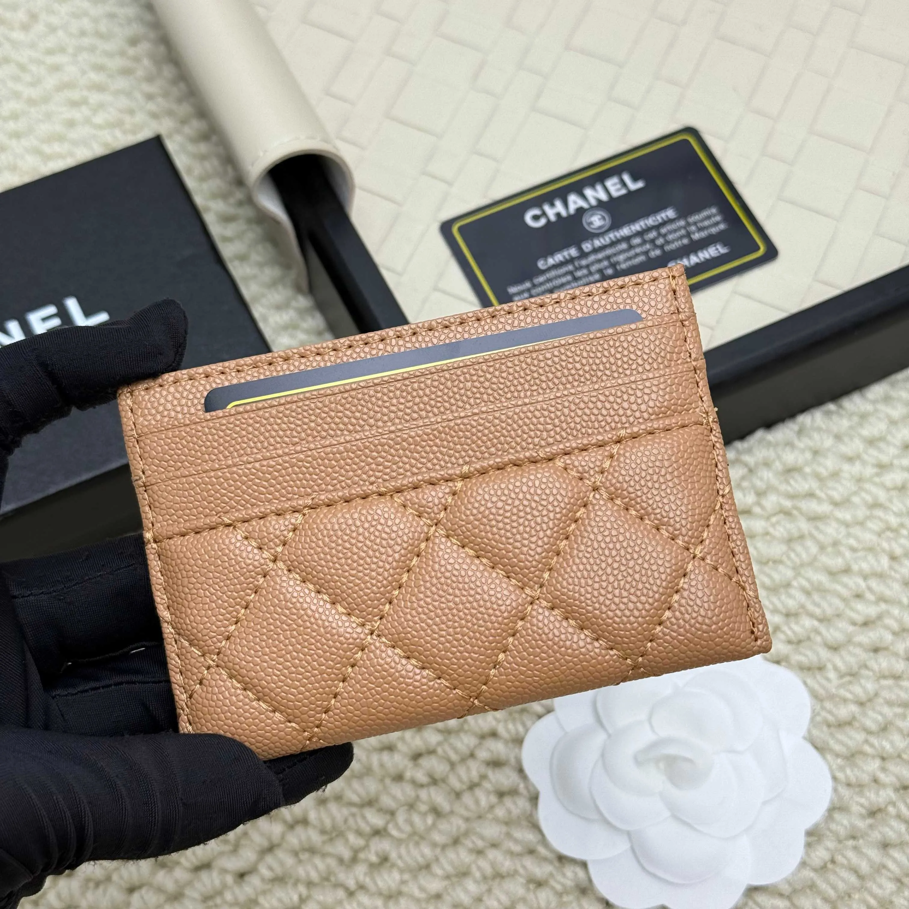 💰110 Chanel's new model, model: AP7776 31 card holder, sheepskin ball pattern. This new 31 card holder comes in several cute pink colors and can hold 6 or 7 cards no problem❣️ Size: 8*11