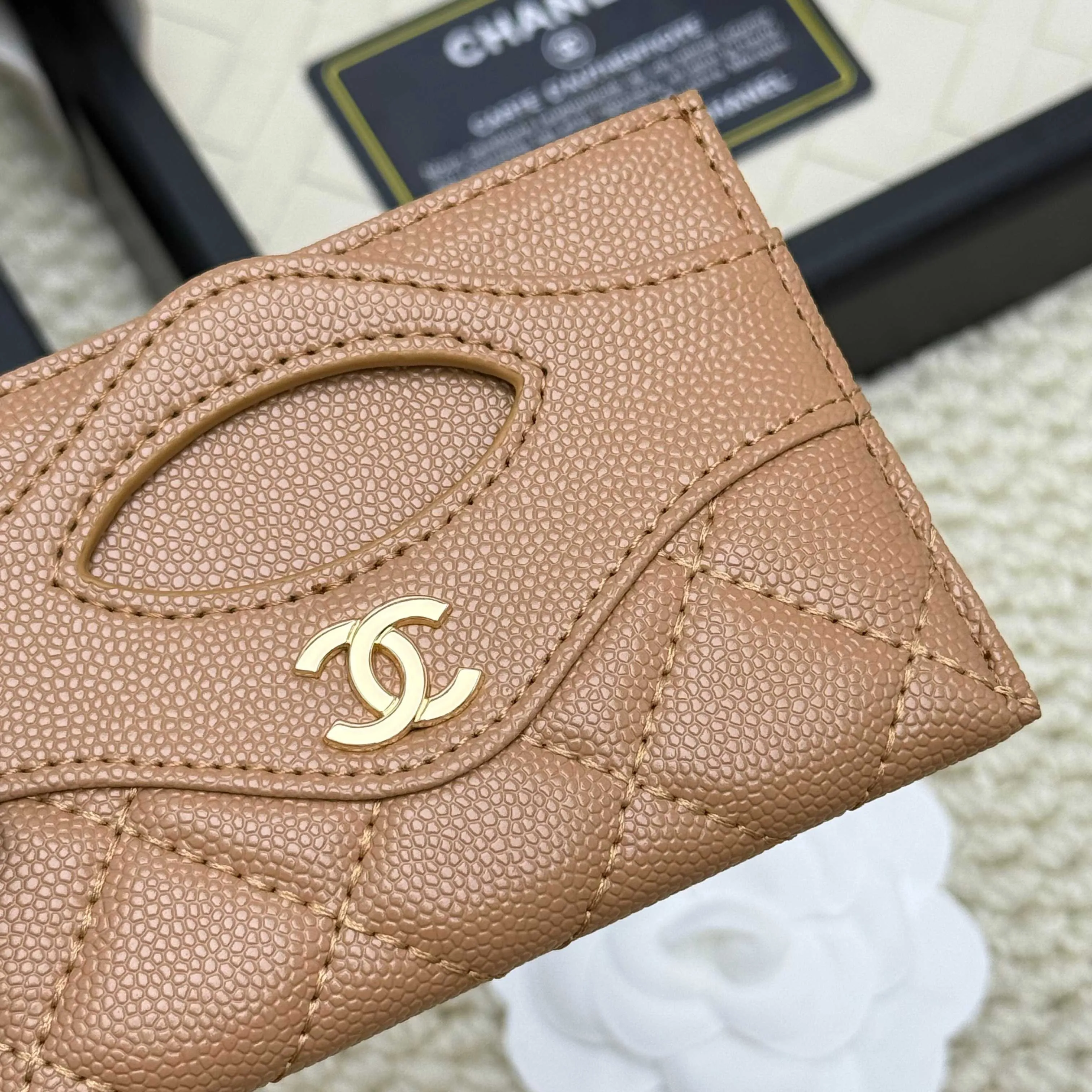 💰110 Chanel's new model, model: AP7776 31 card holder, sheepskin ball pattern. This new 31 card holder comes in several cute pink colors and can hold 6 or 7 cards no problem❣️ Size: 8*11