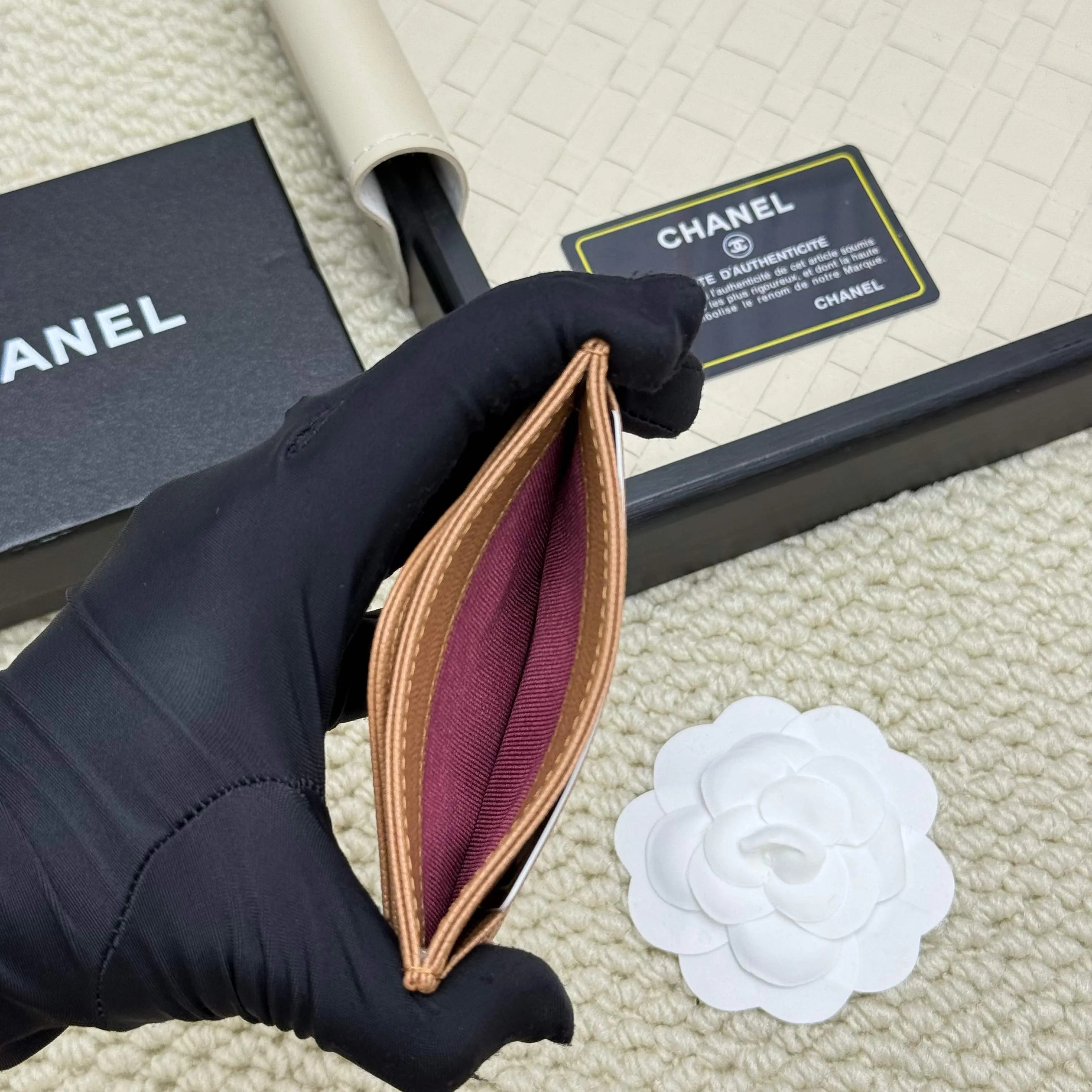 💰110 Chanel's new model, model: AP7776 31 card holder, sheepskin ball pattern. This new 31 card holder comes in several cute pink colors and can hold 6 or 7 cards no problem❣️ Size: 8*11