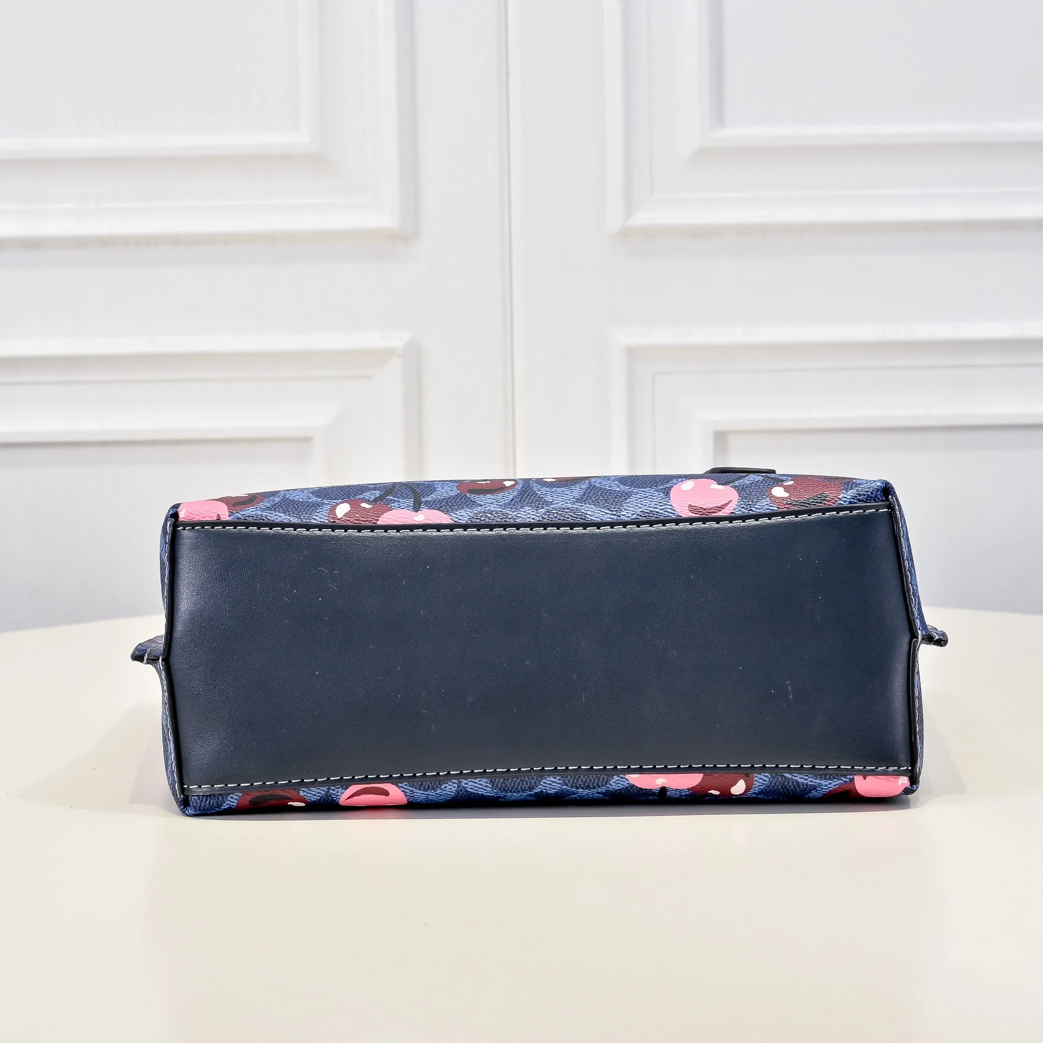 P340 [Top original order] Style number: CZ772 Size: 25*19*12cm