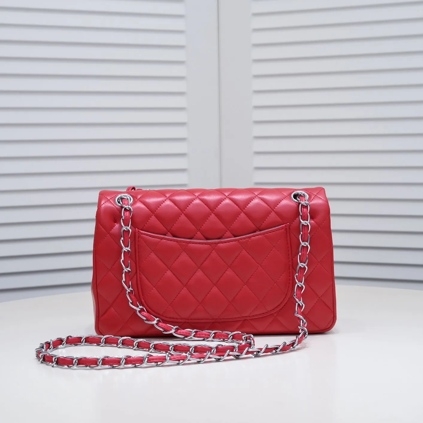 💰400￥Big red Chanel🔥Exclusive quality real shot shipment✈️Official website updated simultaneously👑Chanel sheep pattern classic style with original hardware, summer style is coming💋CHANEL ‼ ️Crossbody bag, sheepskin with red lining🌸‼ ️ 🙈Fashion new favorite🙈 Size: 25.5*16*6.5. Style number: 1112 sheepskin