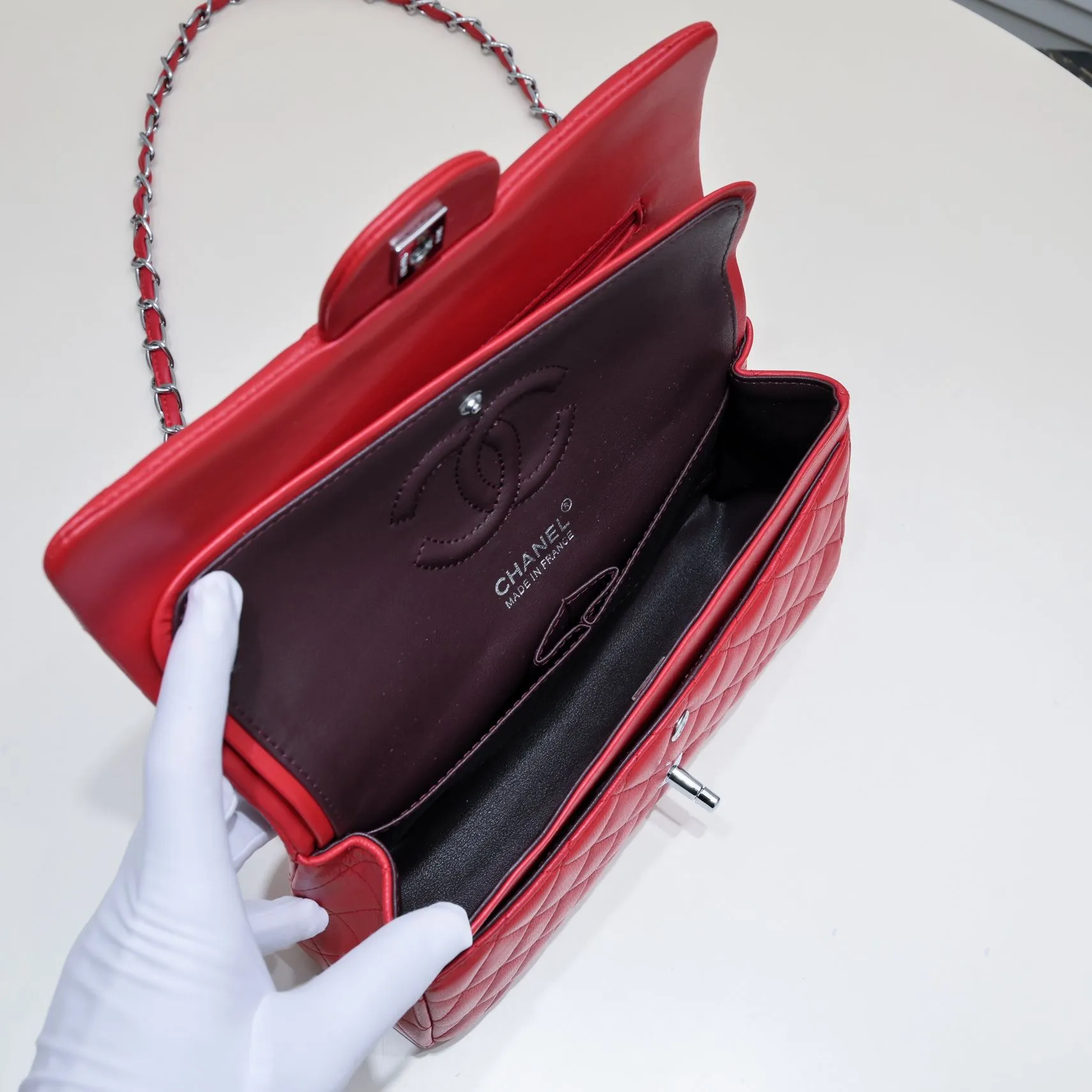 💰400￥Big red Chanel🔥Exclusive quality real shot shipment✈️Official website updated simultaneously👑Chanel sheep pattern classic style with original hardware, summer style is coming💋CHANEL ‼ ️Crossbody bag, sheepskin with red lining🌸‼ ️ 🙈Fashion new favorite🙈 Size: 25.5*16*6.5. Style number: 1112 sheepskin