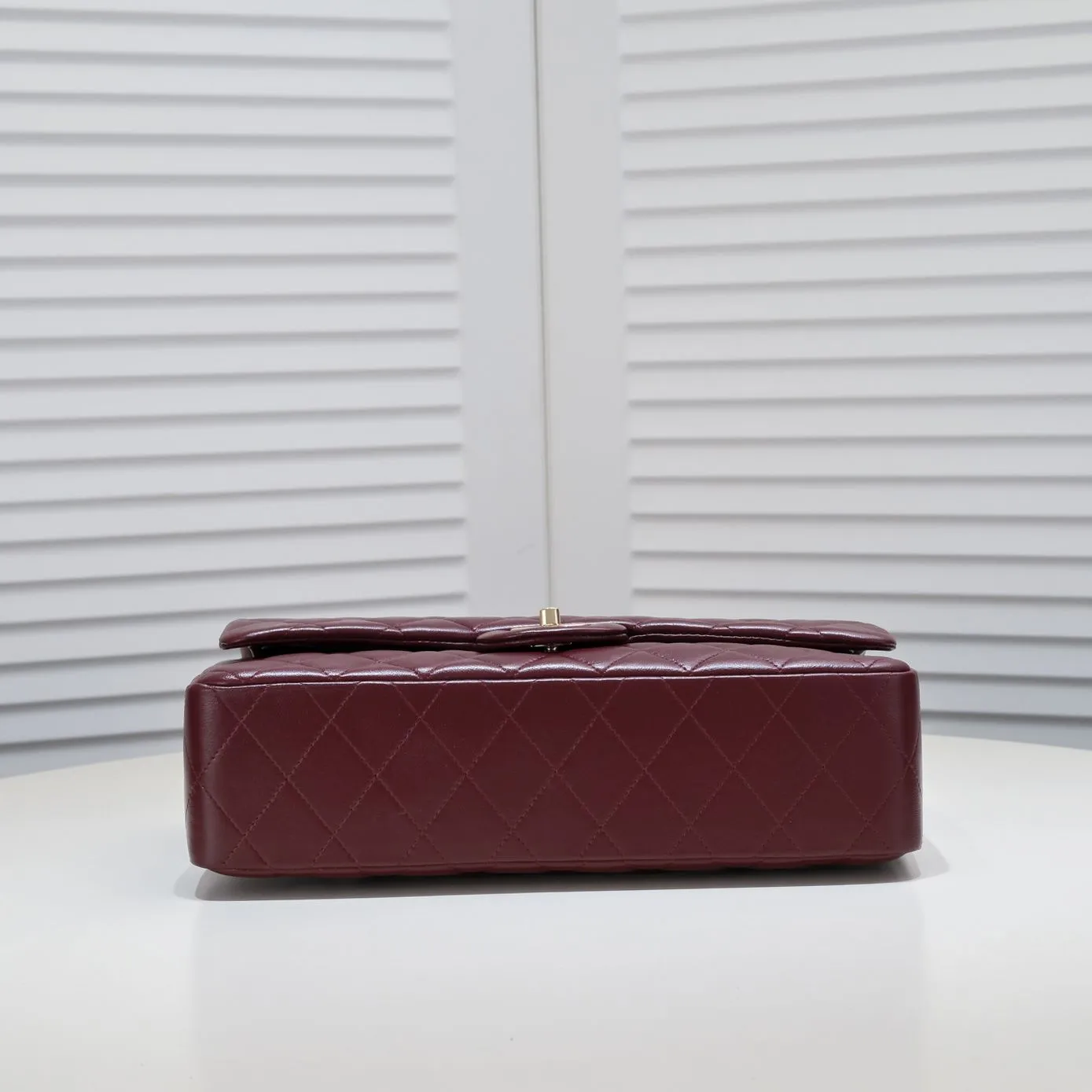 💰460￥maroon [color] Chanel [color] century classic, carefully crafted with exquisite workmanship of every stitch and thread, imported sheepskin with original hardware, full of rhombus 💯The shape of the whole bag is particularly perfect in softness 👍👍😔😔Classic and irresistible, size: 30X18X8cm, style number: 1113