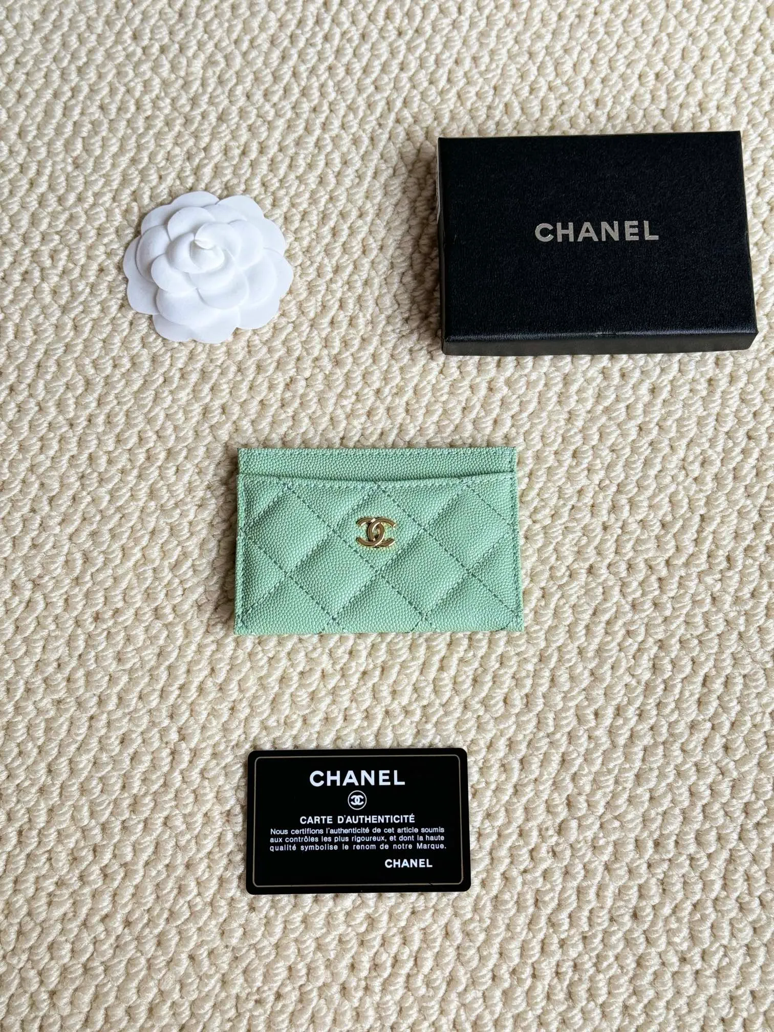 💰100Chanel Chanel counter classic card holder Model number: AP456 Made of cowhide caviar, a classic and timeless mini card holder. Super cute😍 Size: 7.5×11.2×0.5cm Fine workmanship and high-end quality