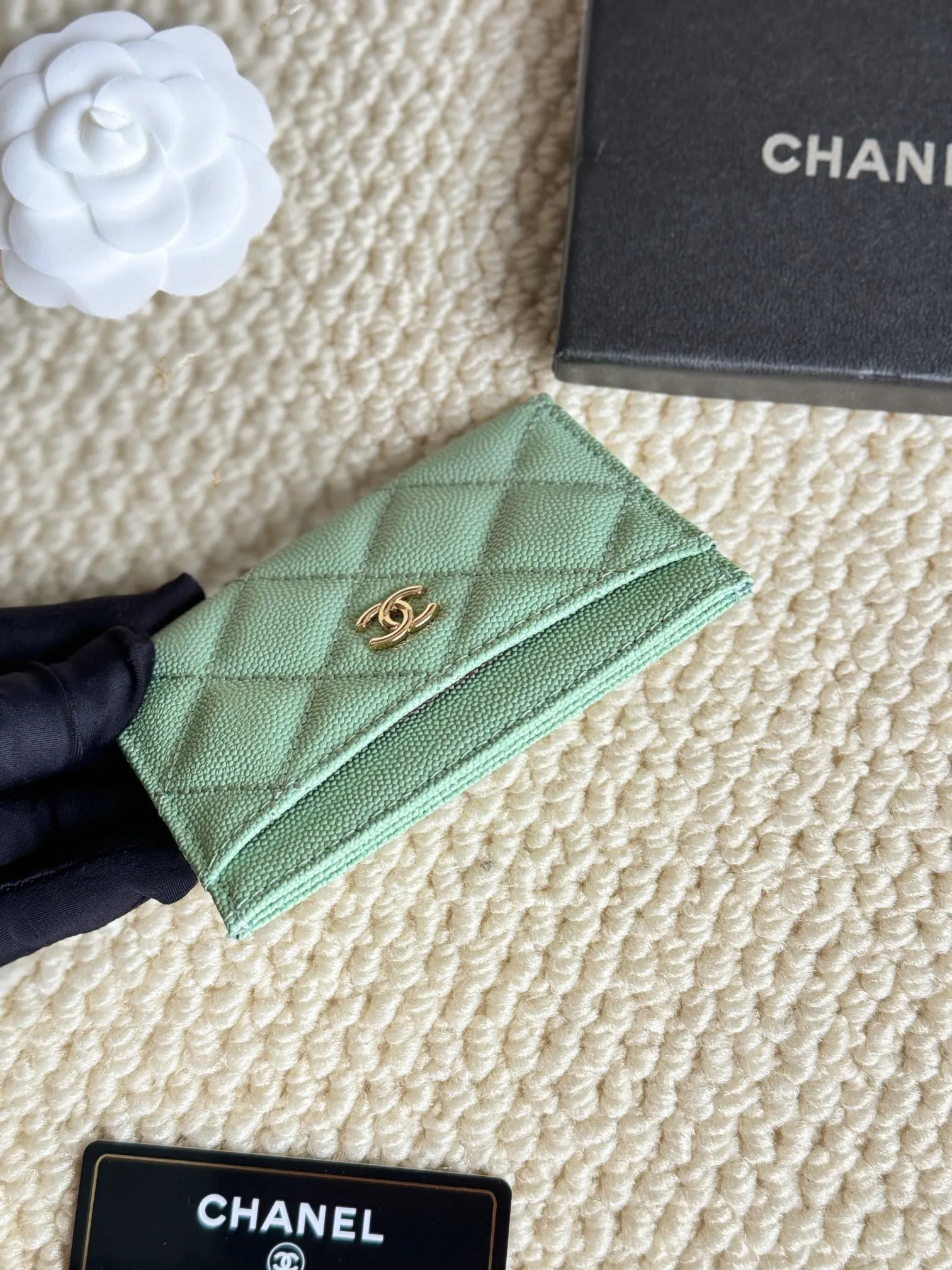 💰100Chanel Chanel counter classic card holder Model number: AP456 Made of cowhide caviar, a classic and timeless mini card holder. Super cute😍 Size: 7.5×11.2×0.5cm Fine workmanship and high-end quality