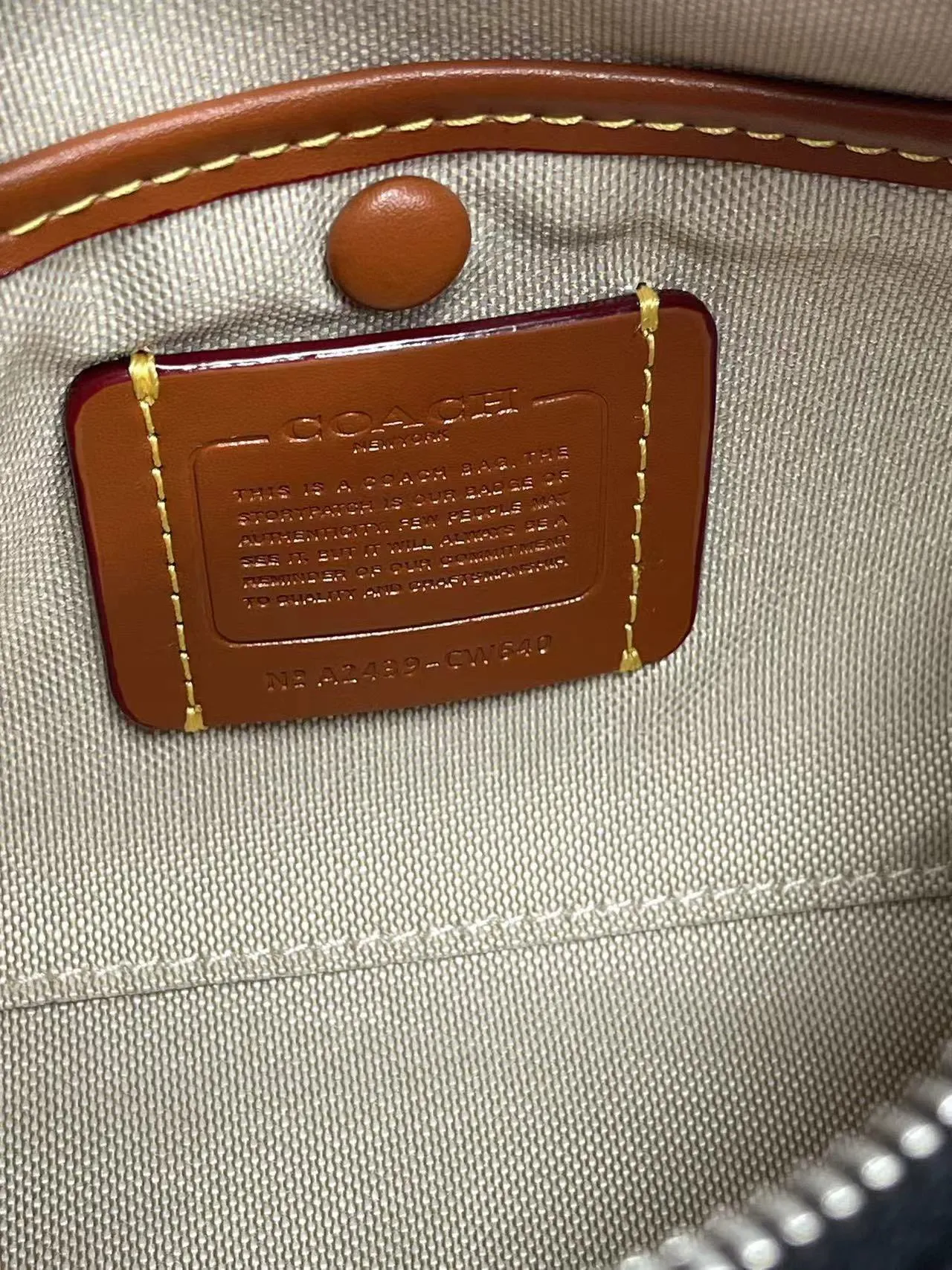 Top original order batch 440💰 coach new model CW640 Juliet Shoulder with cowhide texture, super simple and elegant style, I love it so much, it is made of ultra-light material design, can be worn cross-body under the arm, the capacity is also very large, the umbrella can be put down, I like it very much. Size: 30·22·11.5