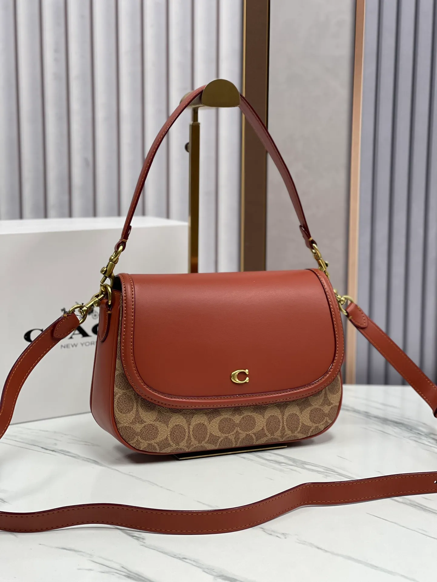 P460💰COACH/Coach new counter synchronization·new product women’s classic logo LEGACY shoulder bag presbyopia, model CC758. Size 25.5*18.5*7
