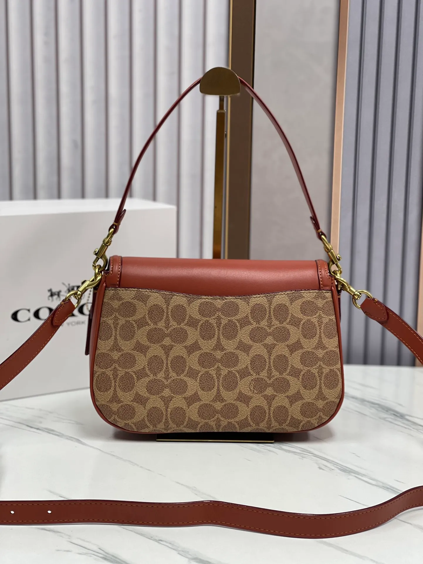 P460💰COACH/Coach new counter synchronization·new product women’s classic logo LEGACY shoulder bag presbyopia, model CC758. Size 25.5*18.5*7