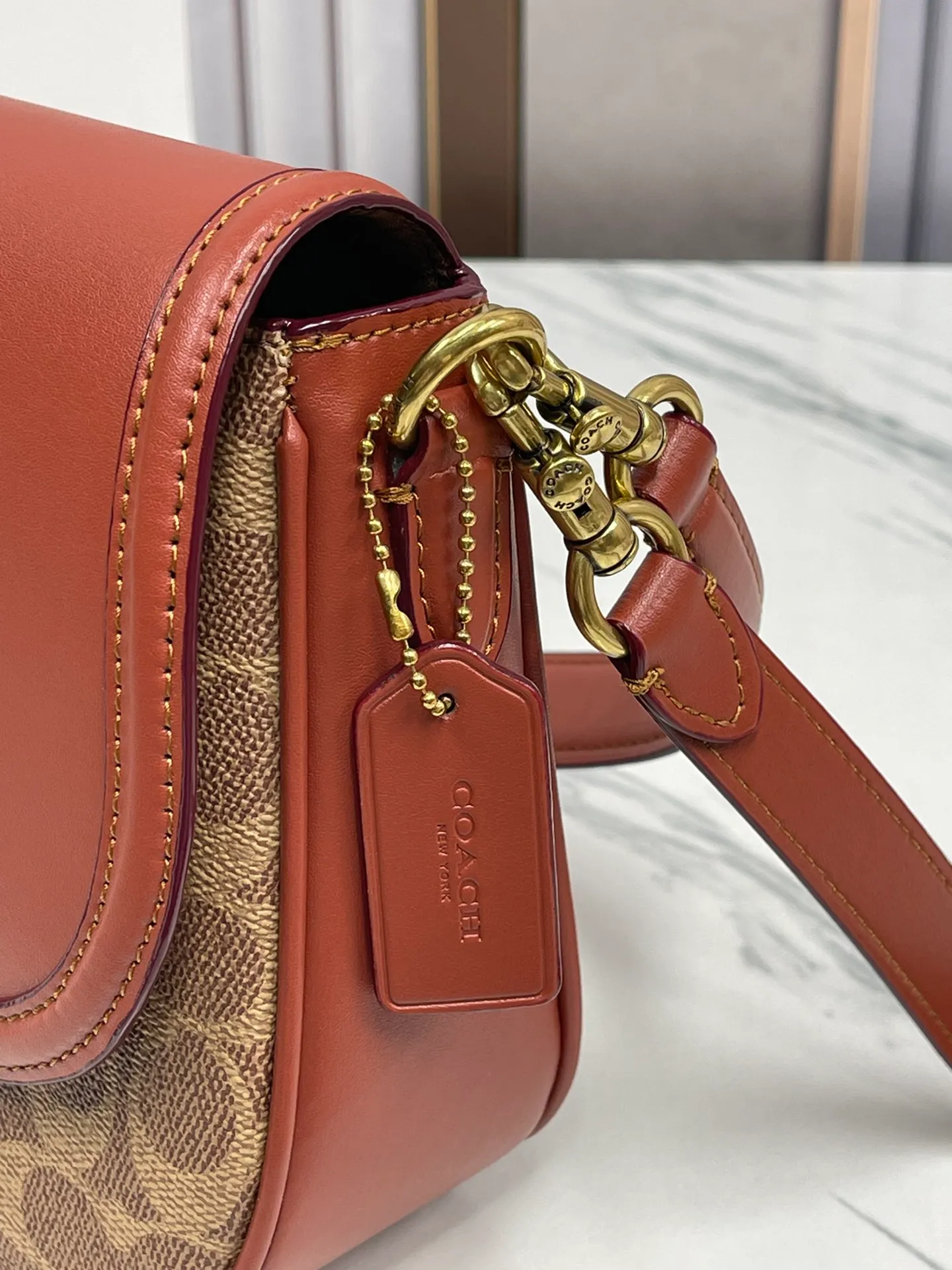P460💰COACH/Coach new counter synchronization·new product women’s classic logo LEGACY shoulder bag presbyopia, model CC758. Size 25.5*18.5*7