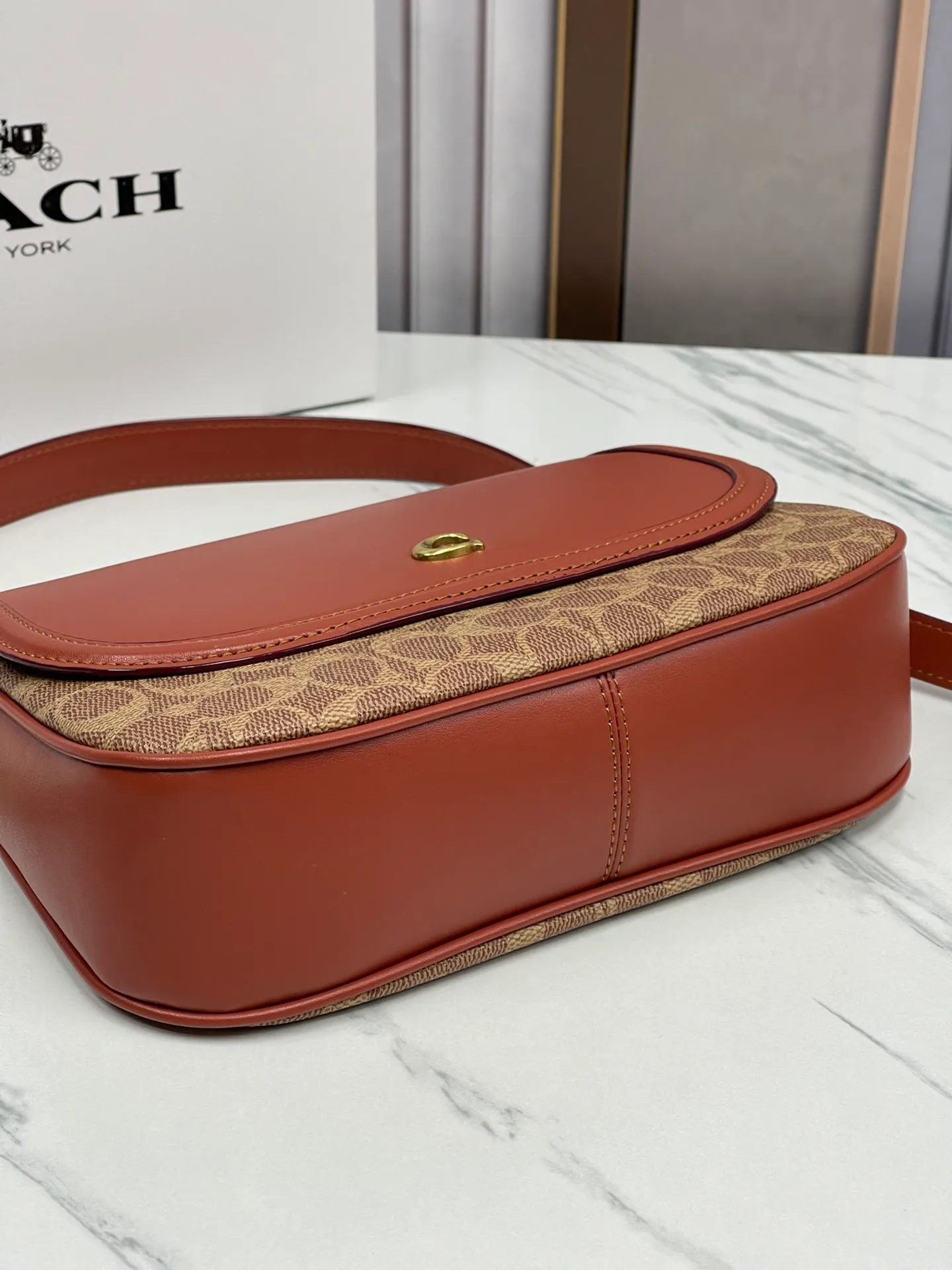 P460💰COACH/Coach new counter synchronization·new product women’s classic logo LEGACY shoulder bag presbyopia, model CC758. Size 25.5*18.5*7