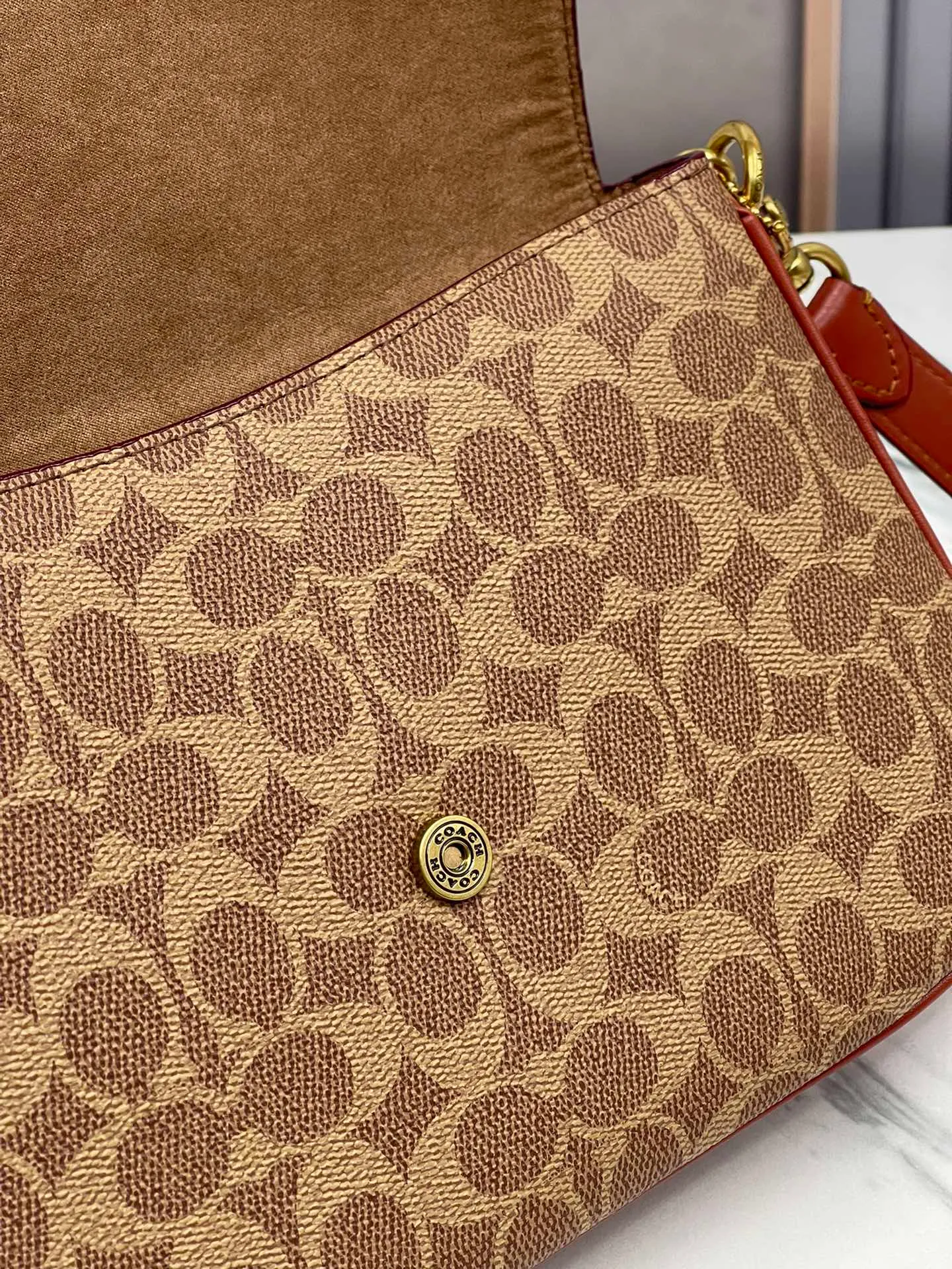 P460💰COACH/Coach new counter synchronization·new product women’s classic logo LEGACY shoulder bag presbyopia, model CC758. Size 25.5*18.5*7